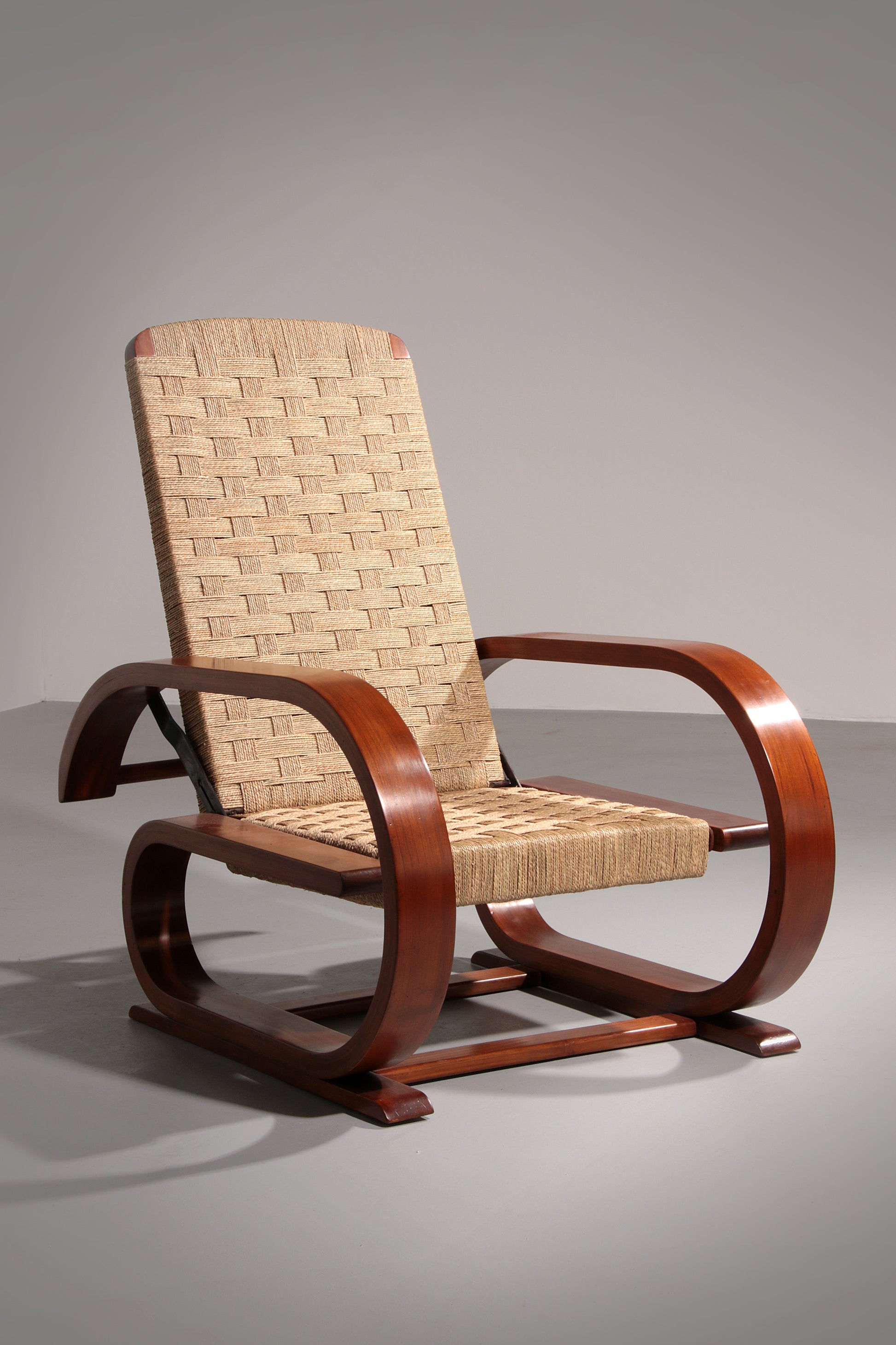 An exceptionally rare and elegant reclining lounge chair from 1950s Italy,