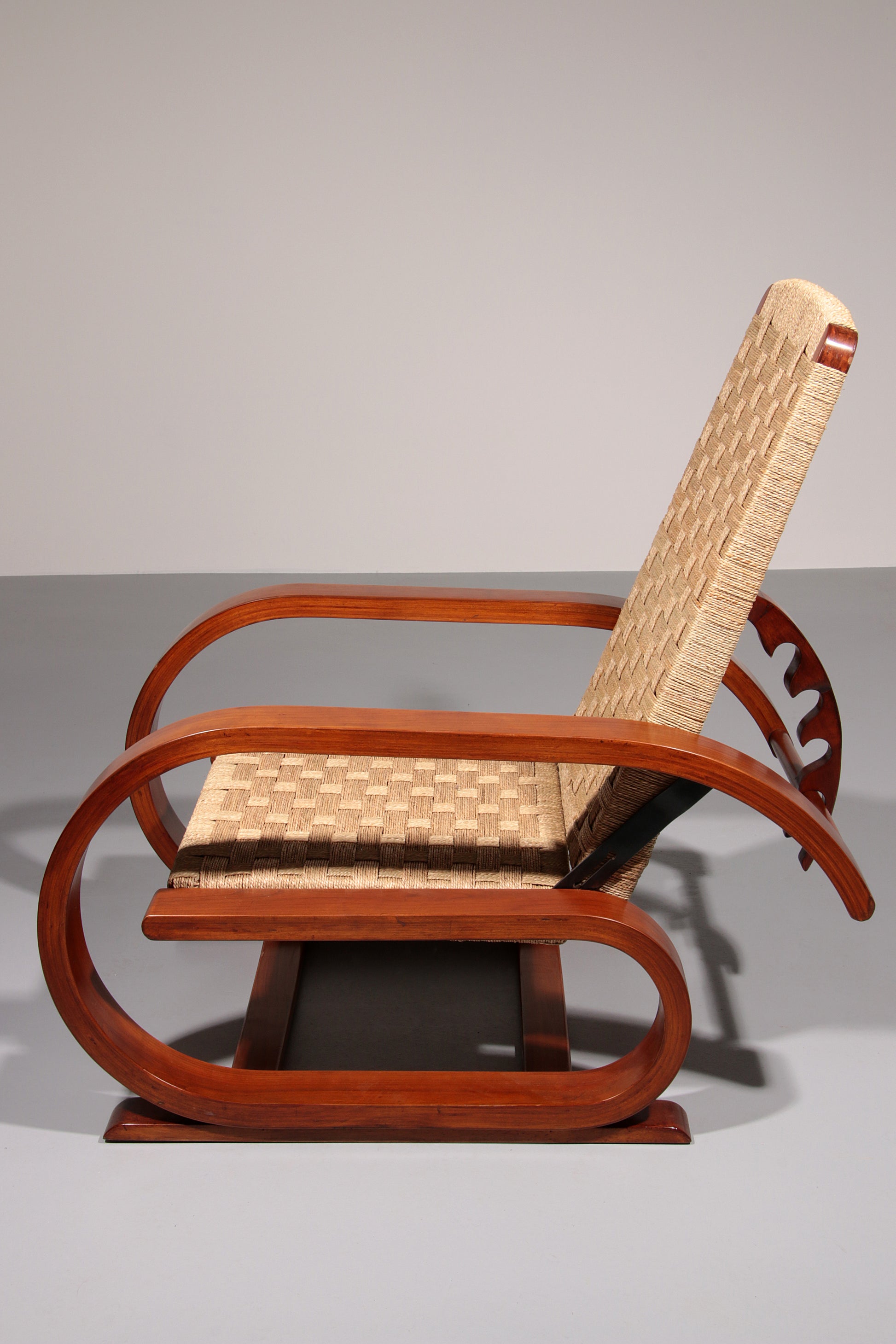 An exceptionally rare and elegant reclining lounge chair from 1950s Italy,