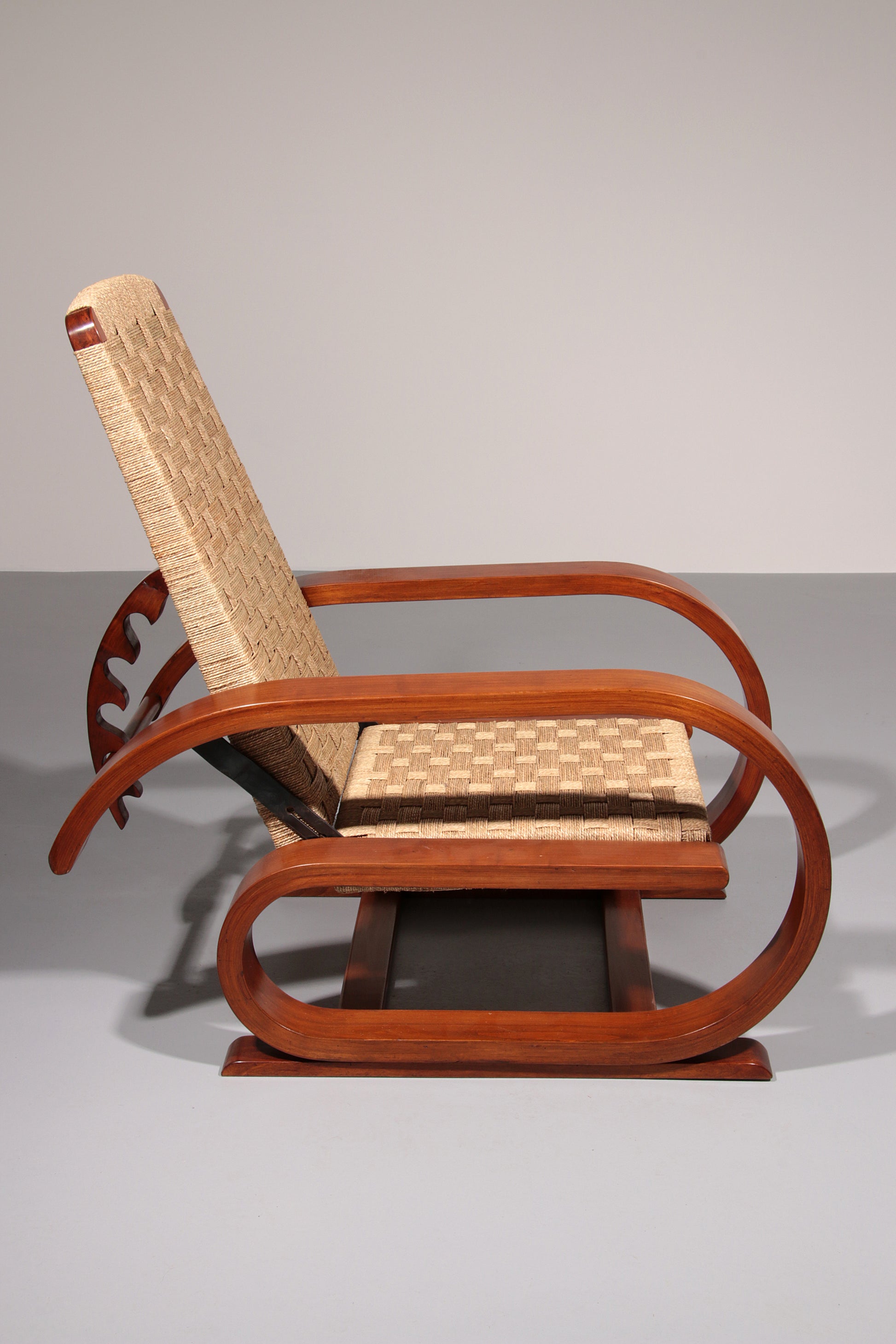 An exceptionally rare and elegant reclining lounge chair from 1950s Italy,