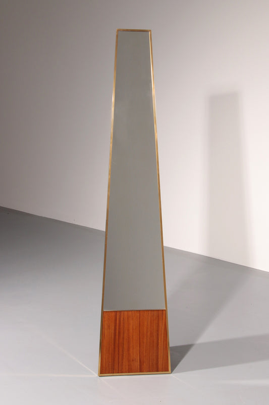 Italian Elegance – 1970s Freestanding Mirror with Brass and Oak Details 1960