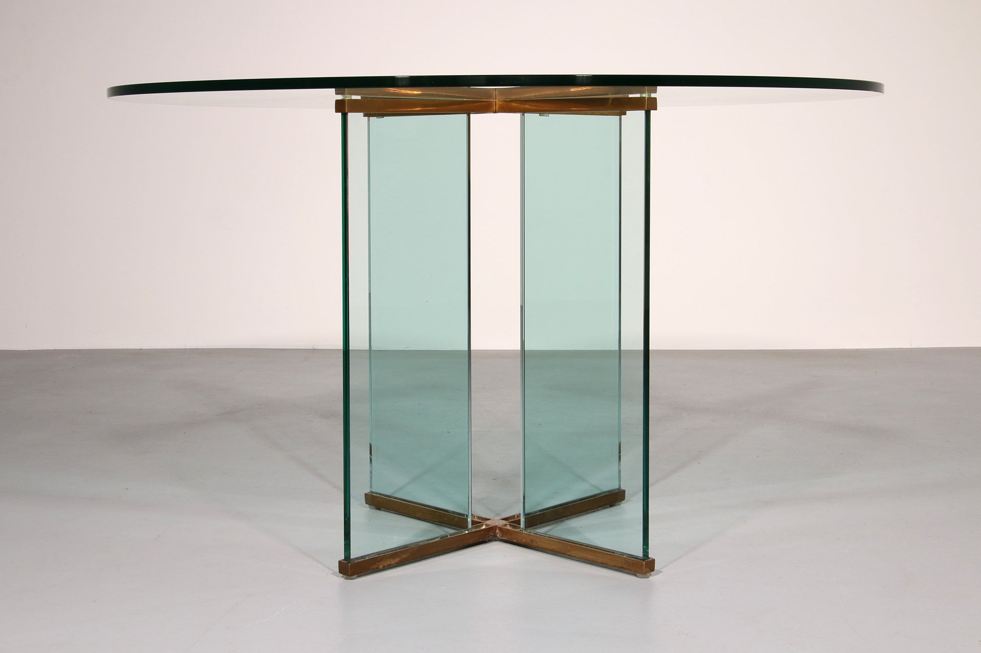 Peter Ghyczy Round Design Table – Timeless Elegance