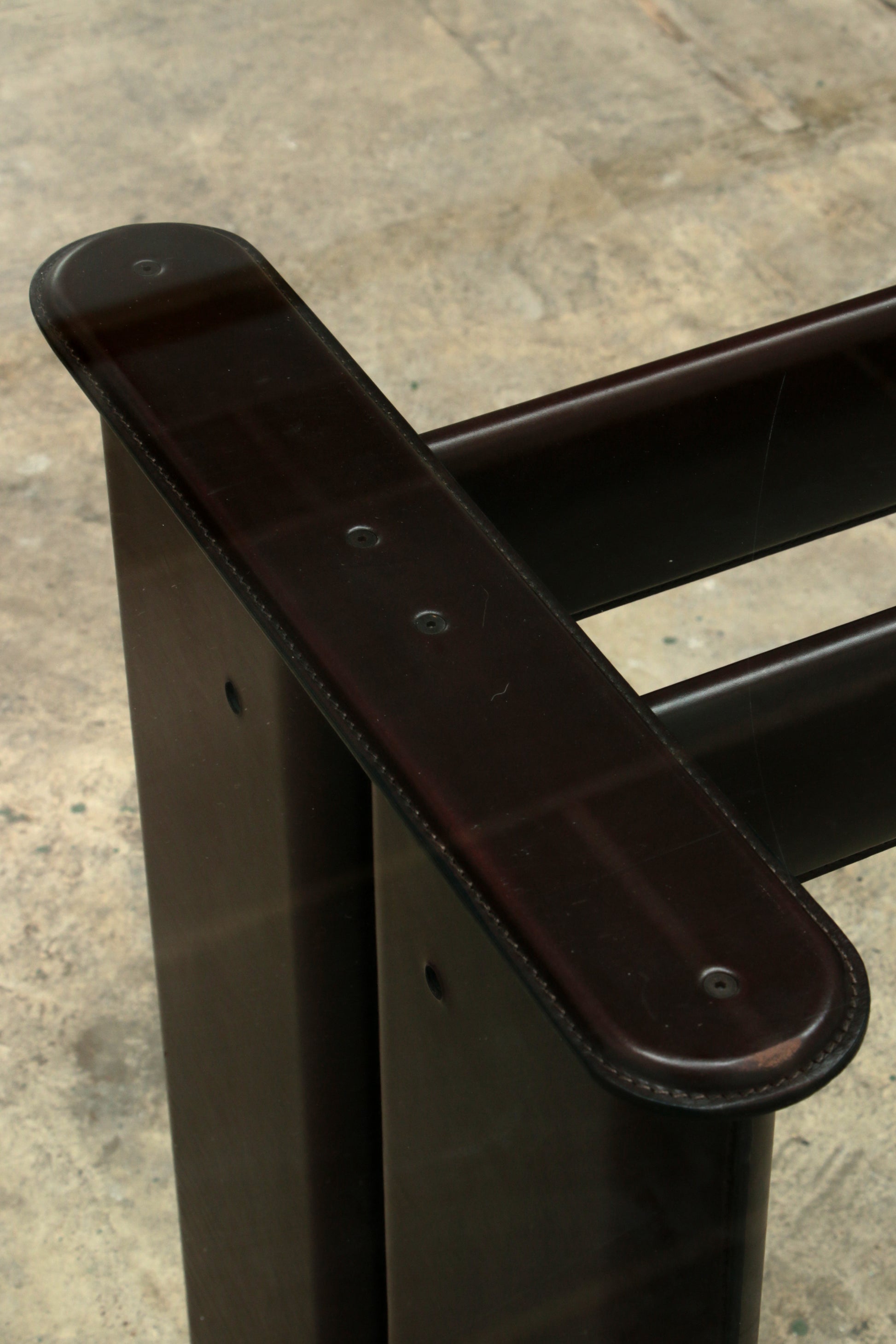 Tito Agnoli voor Matteo Grassi lederen eettafel en zes stoelen