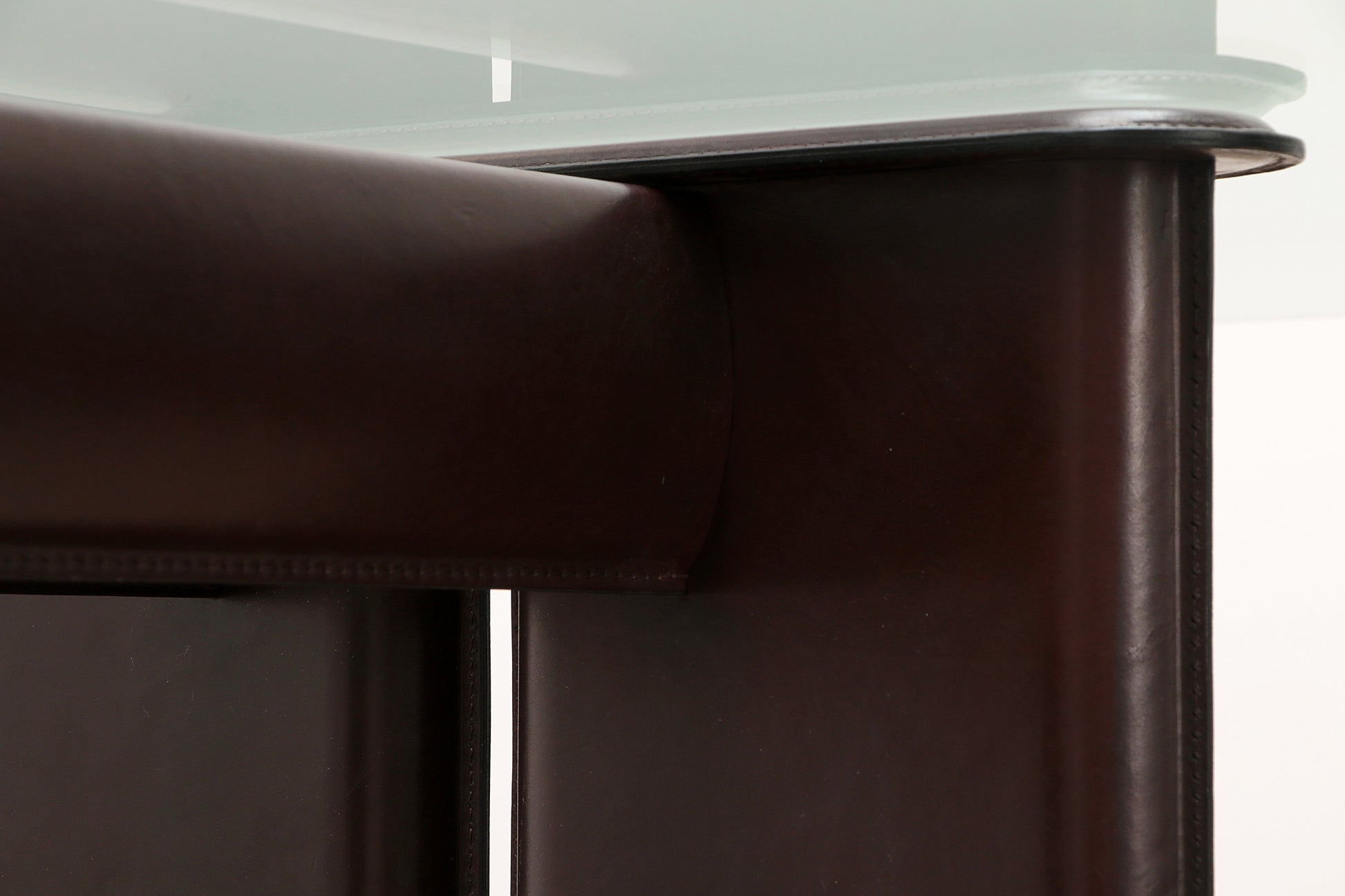 Tito Agnoli voor Matteo Grassi lederen eettafel en zes stoelen