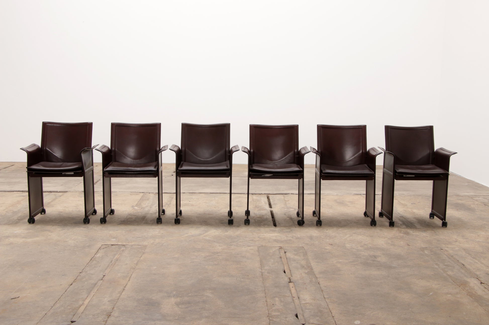 Tito Agnoli voor Matteo Grassi lederen eettafel en zes stoelen