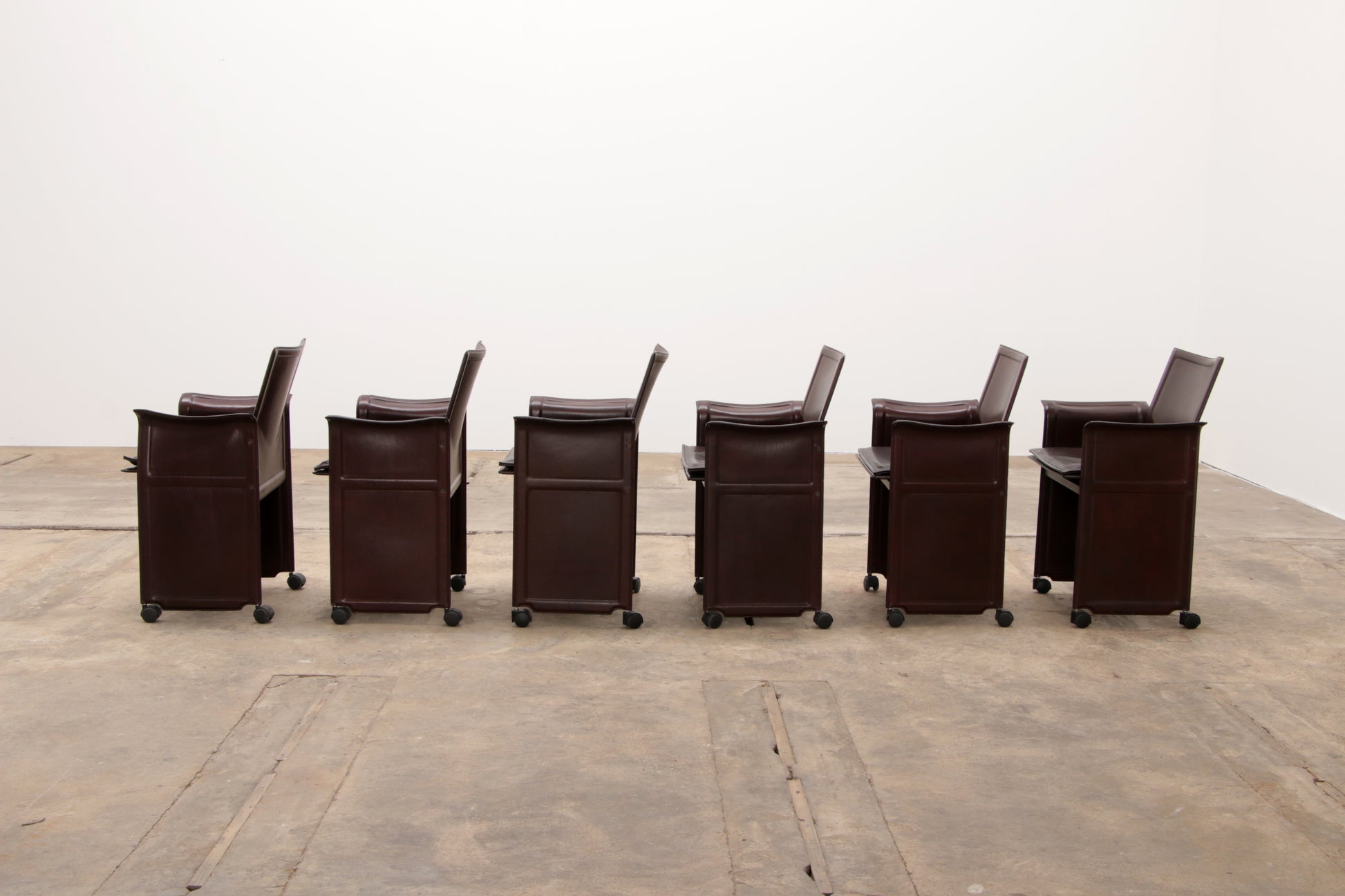 Tito Agnoli voor Matteo Grassi lederen eettafel en zes stoelen
