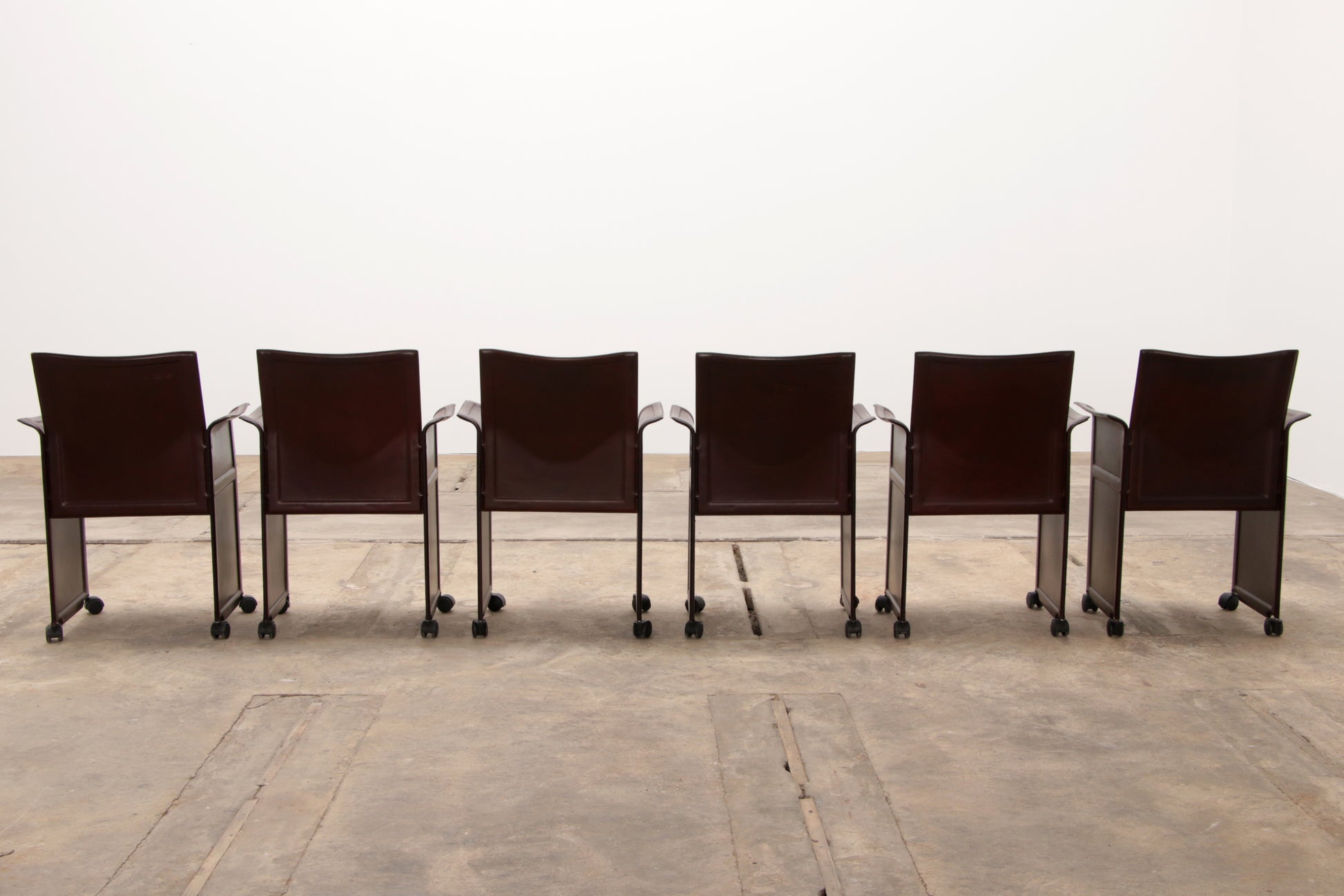 Tito Agnoli voor Matteo Grassi lederen eettafel en zes stoelen
