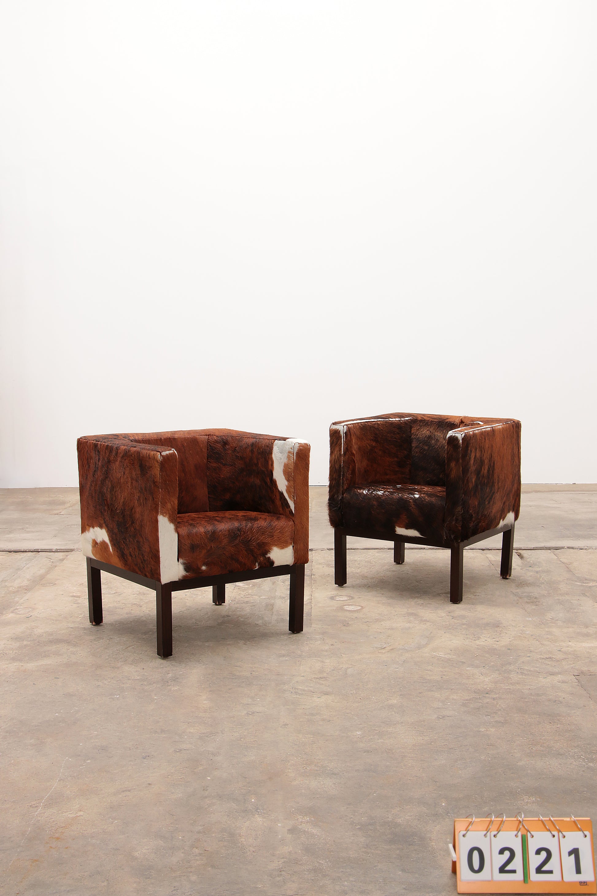 Vintage set van twee koeienhuid fauteuils,1970.