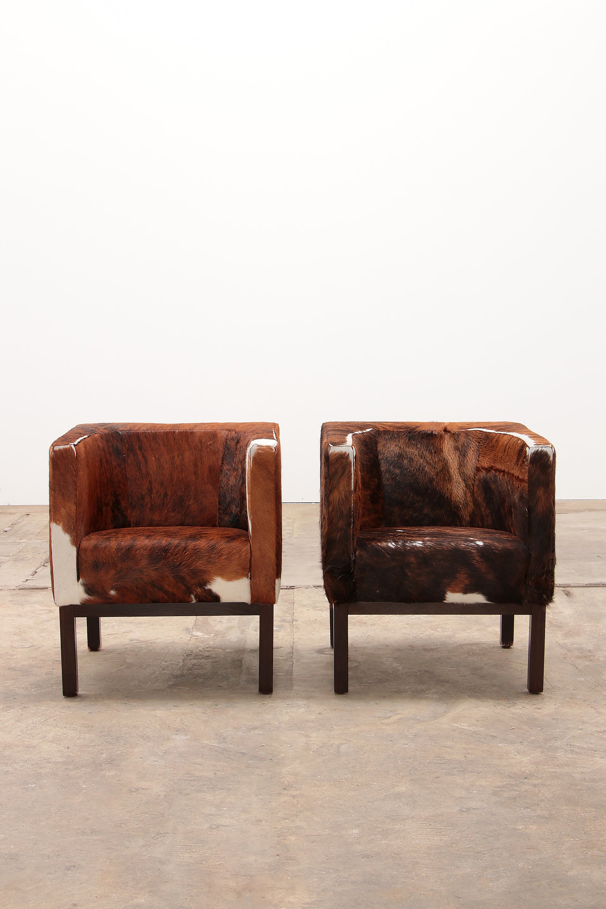Vintage set van twee koeienhuid fauteuils,1970.