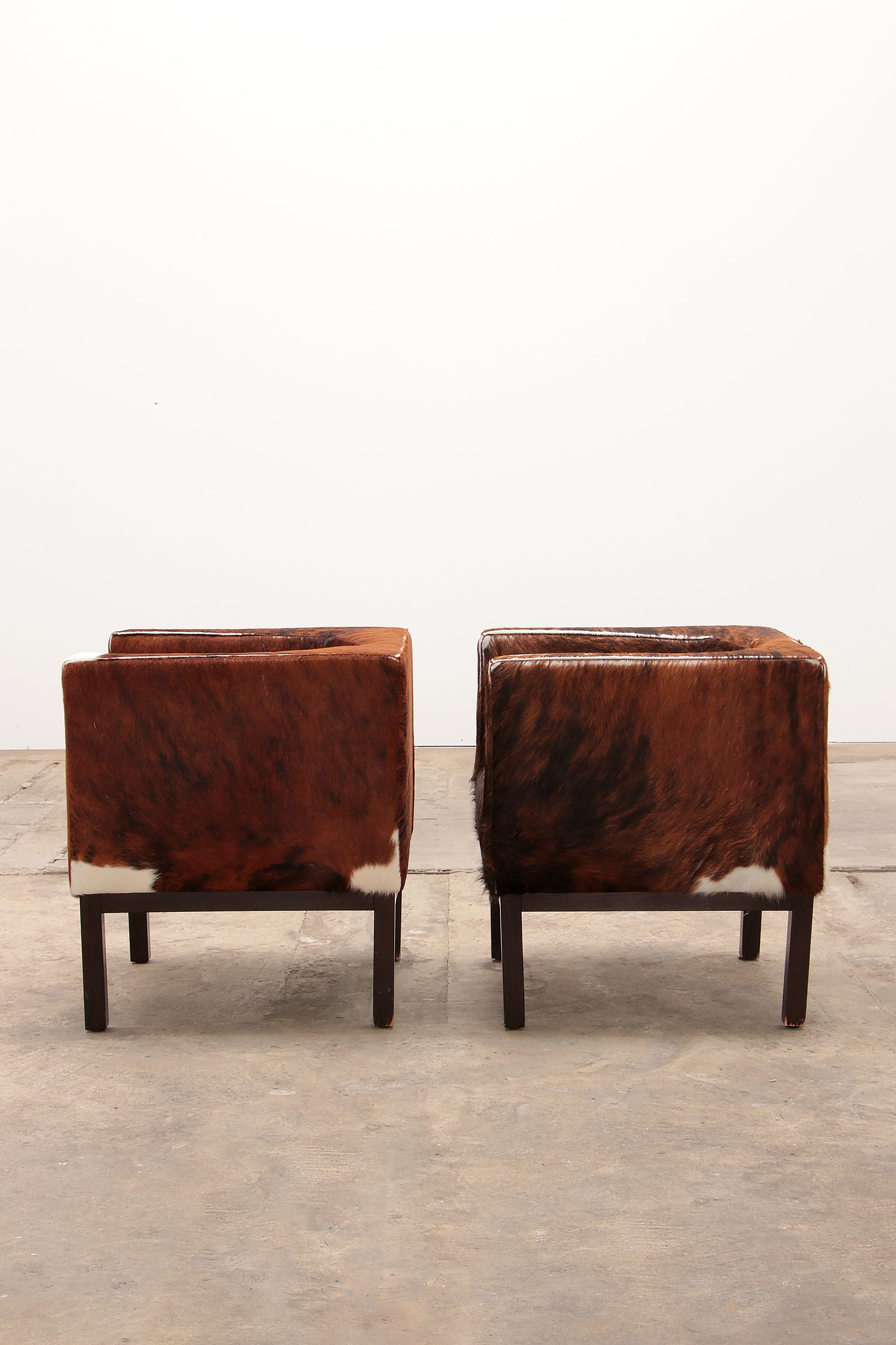 Vintage set van twee koeienhuid fauteuils,1970.
