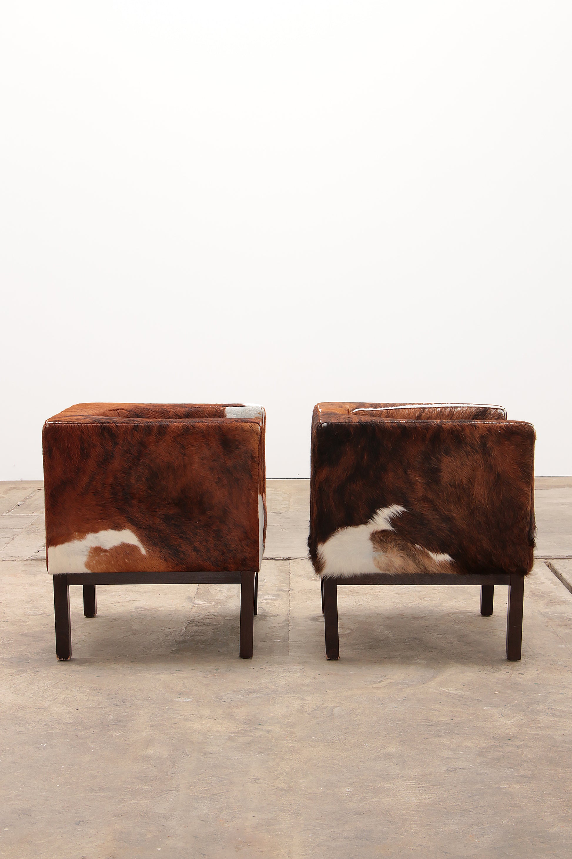 Vintage set van twee koeienhuid fauteuils,1970.