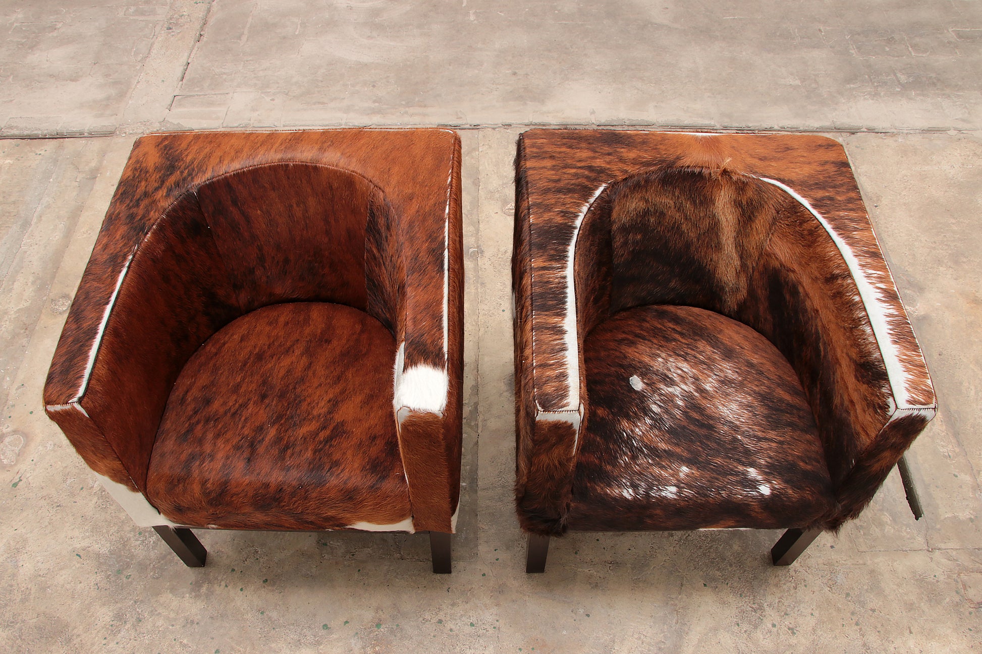 Vintage set van twee koeienhuid fauteuils,1970.