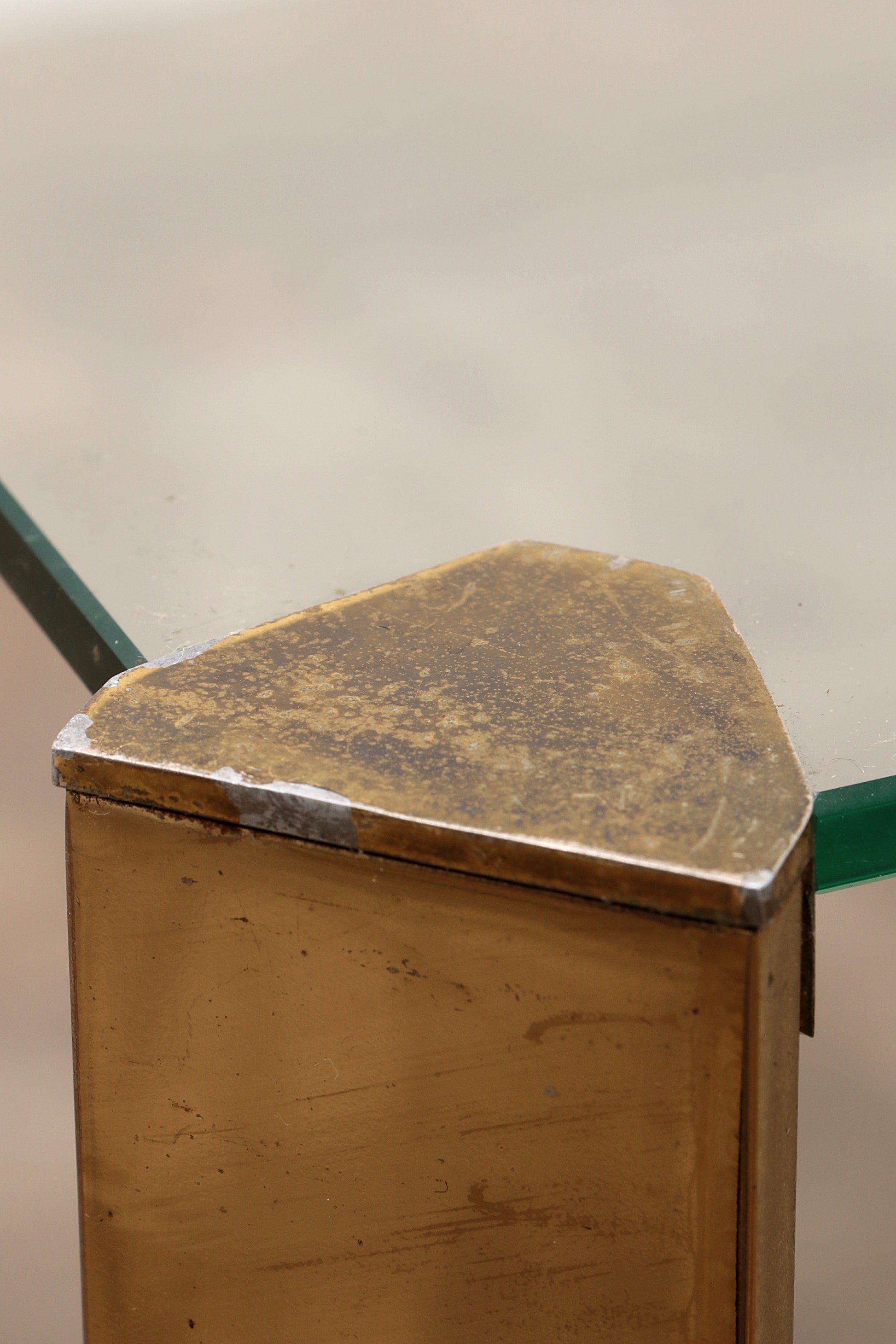 Hollywood Regency Franse Etagere in messing met glas,1970