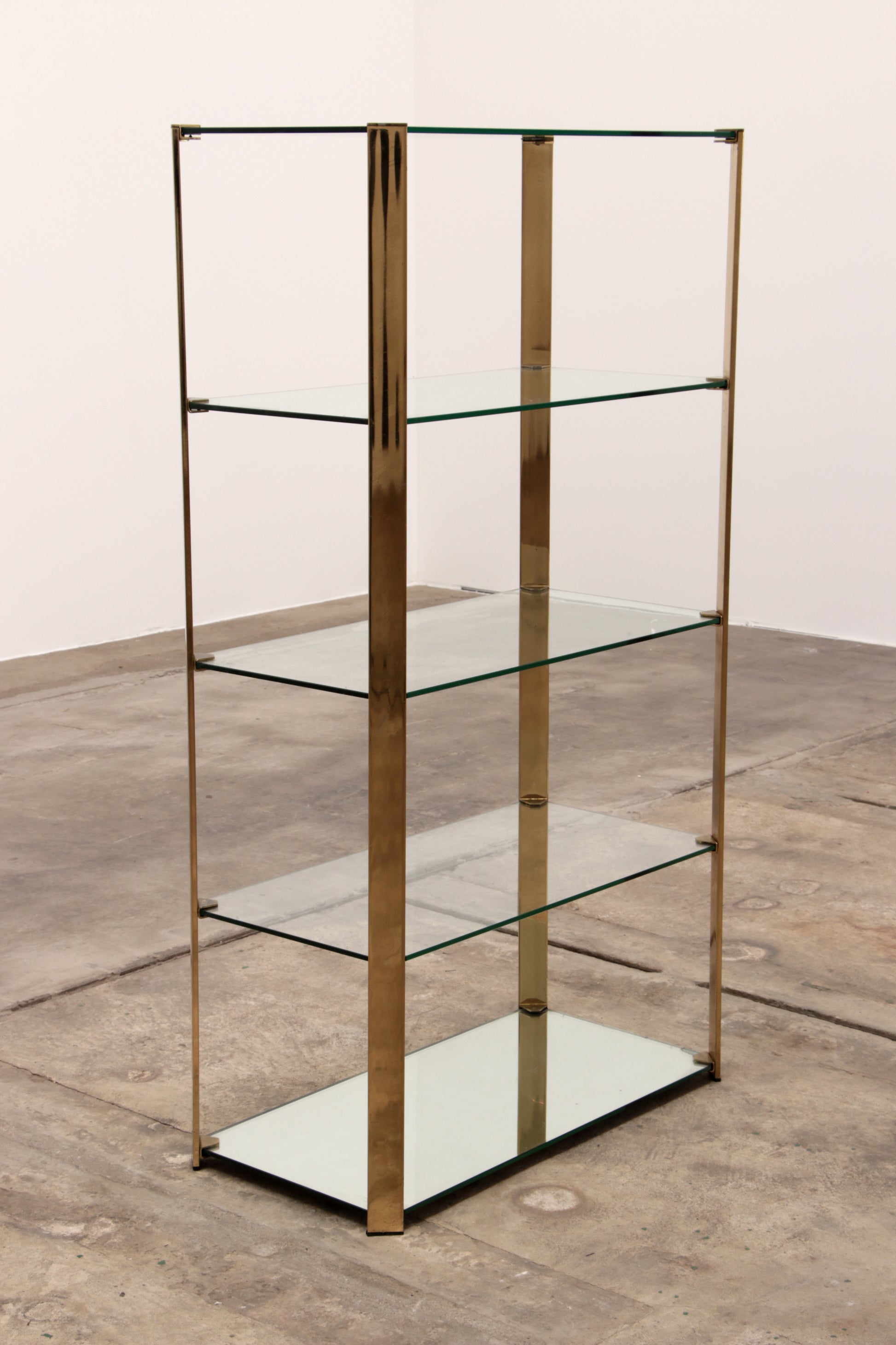 Hollywood Regency Franse Etagere in messing met glas,1970