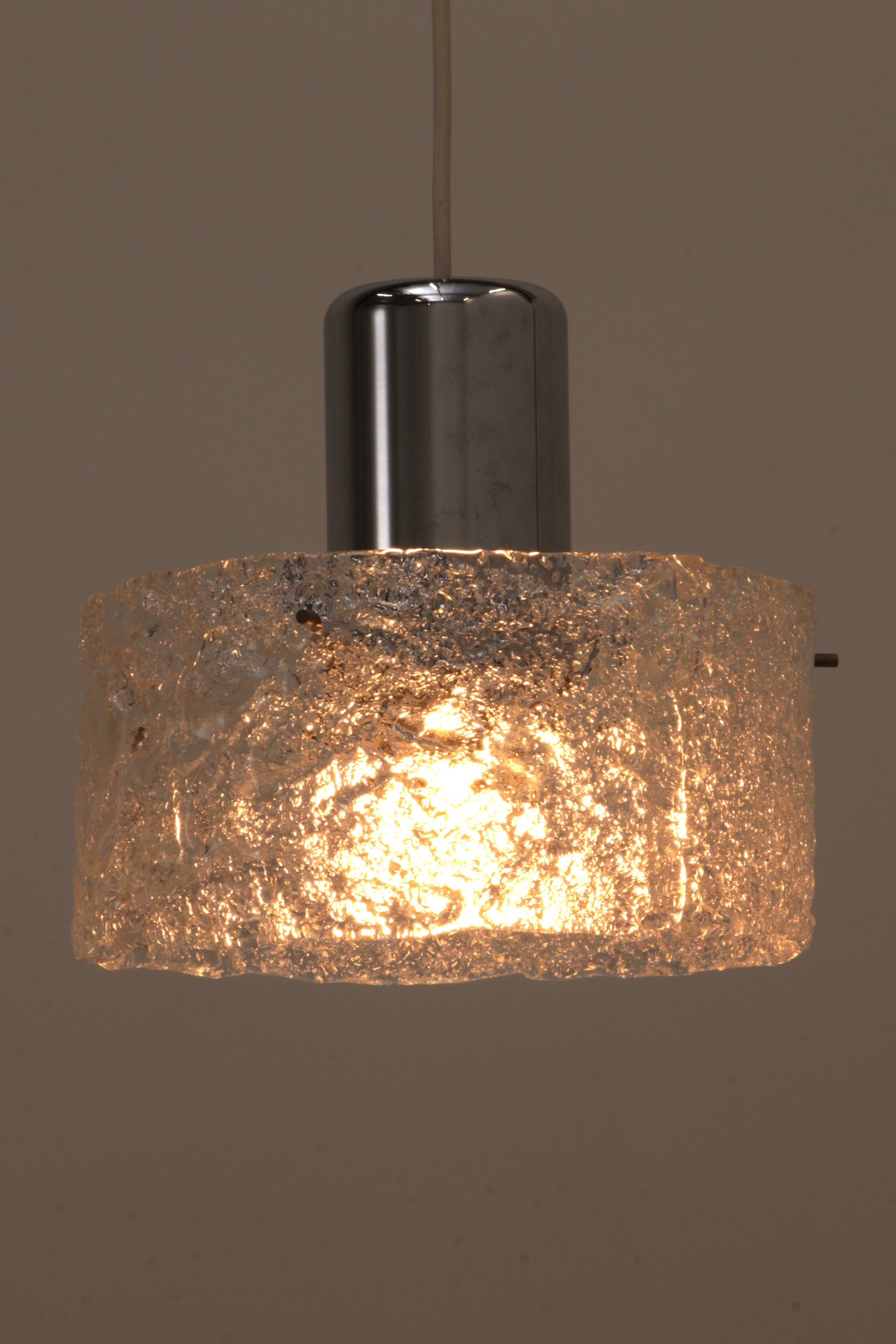 Zeer zeldzame  ijsglas lamp geproduceerd door Egon Hillebrand,1960 Duitsland.
