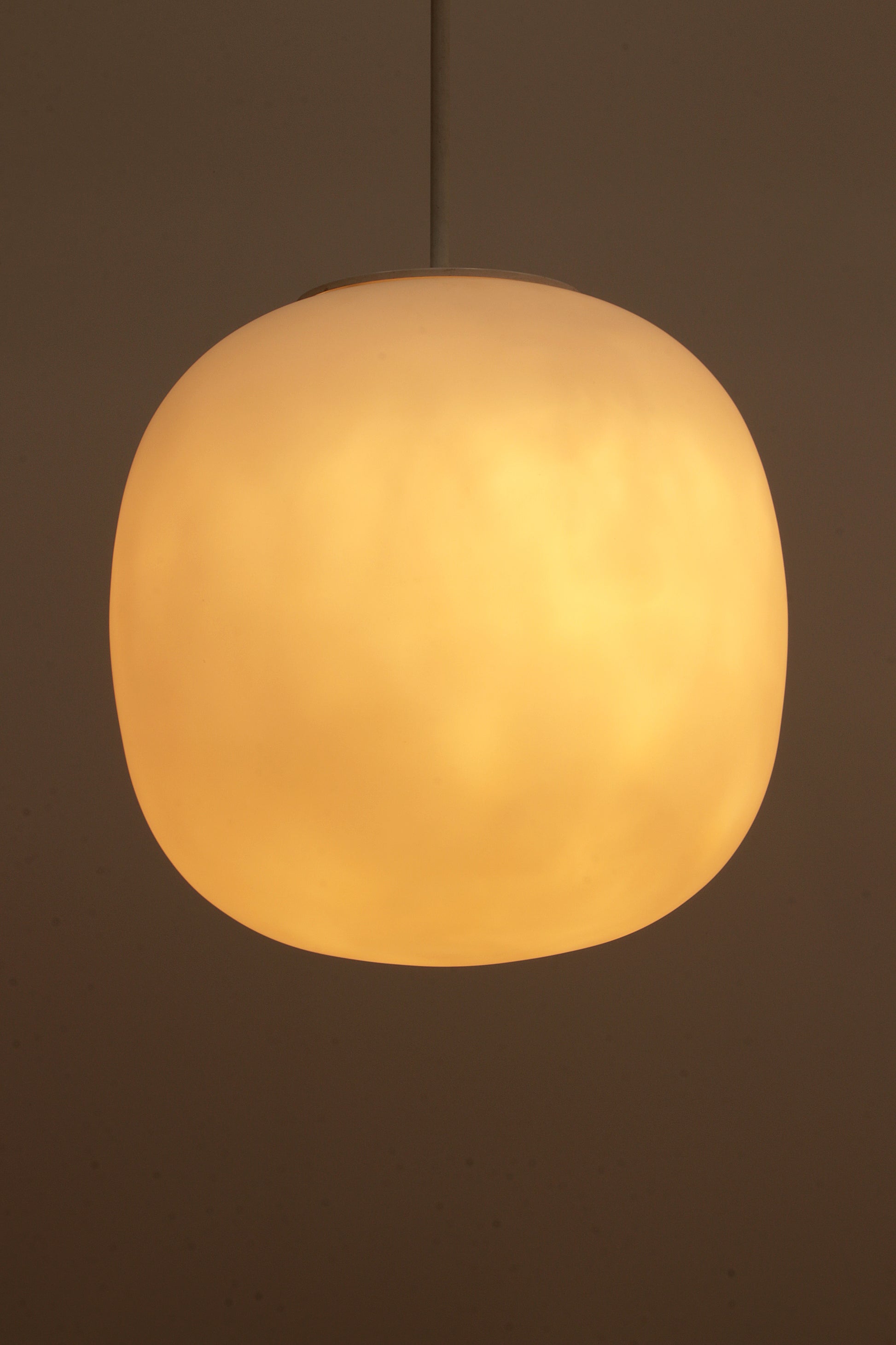 Zeer Grote Witte hanglamp Glashutte Limburg, 1960