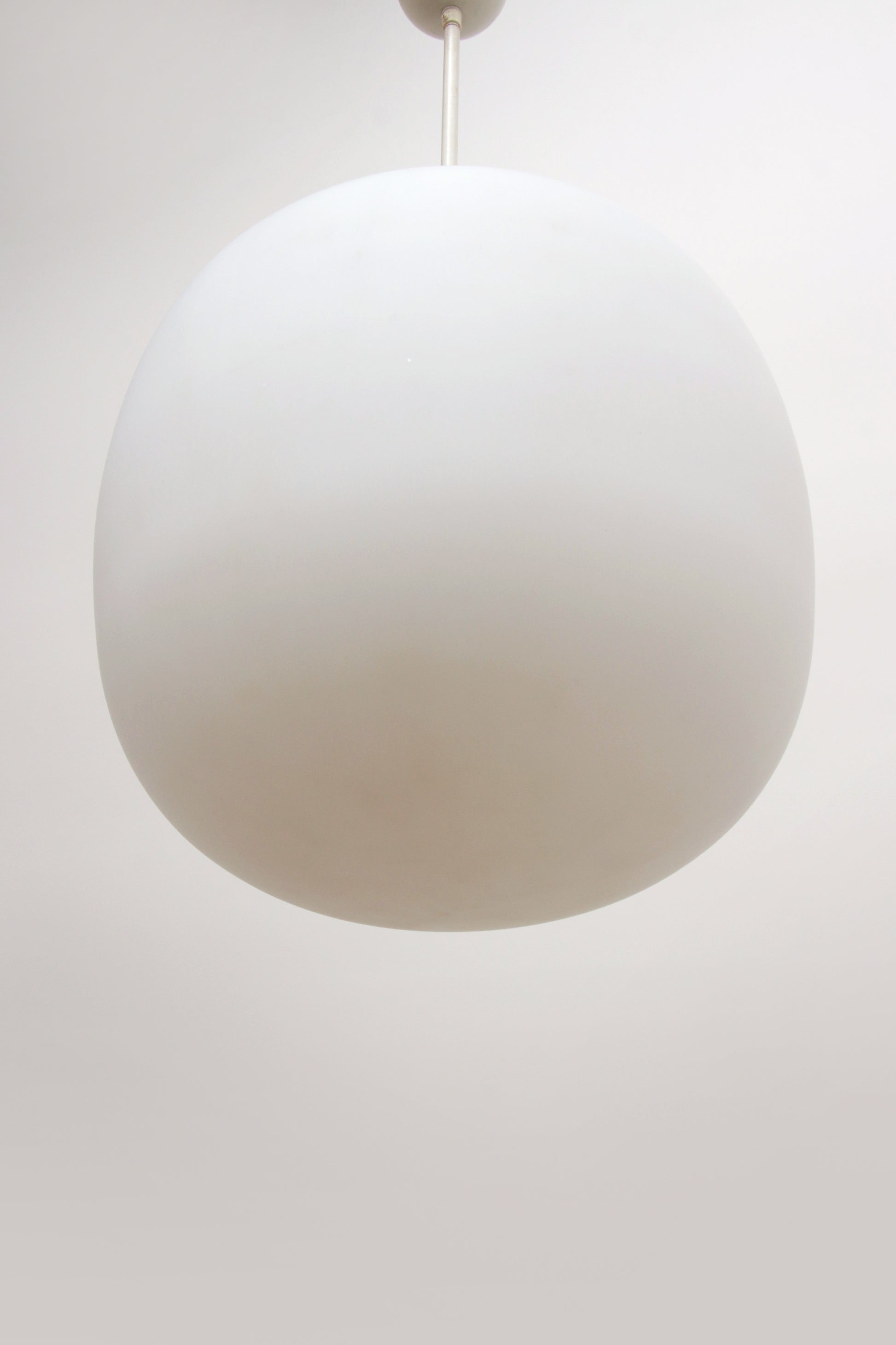 Zeer Grote Witte hanglamp Glashutte Limburg, 1960