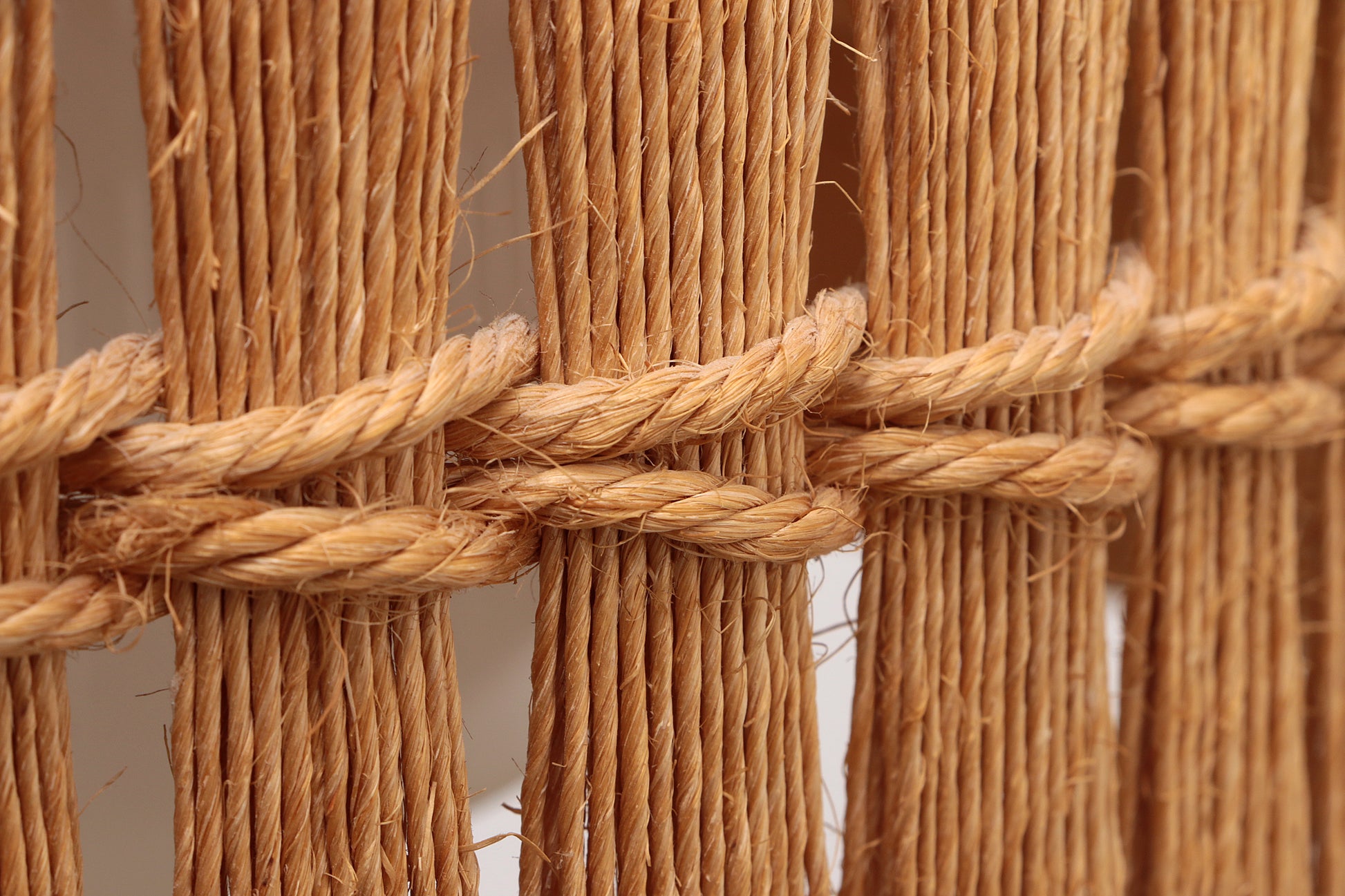 Vintage Temde Hanglamp met Teak en Raffia jaren 60 Duitsland.