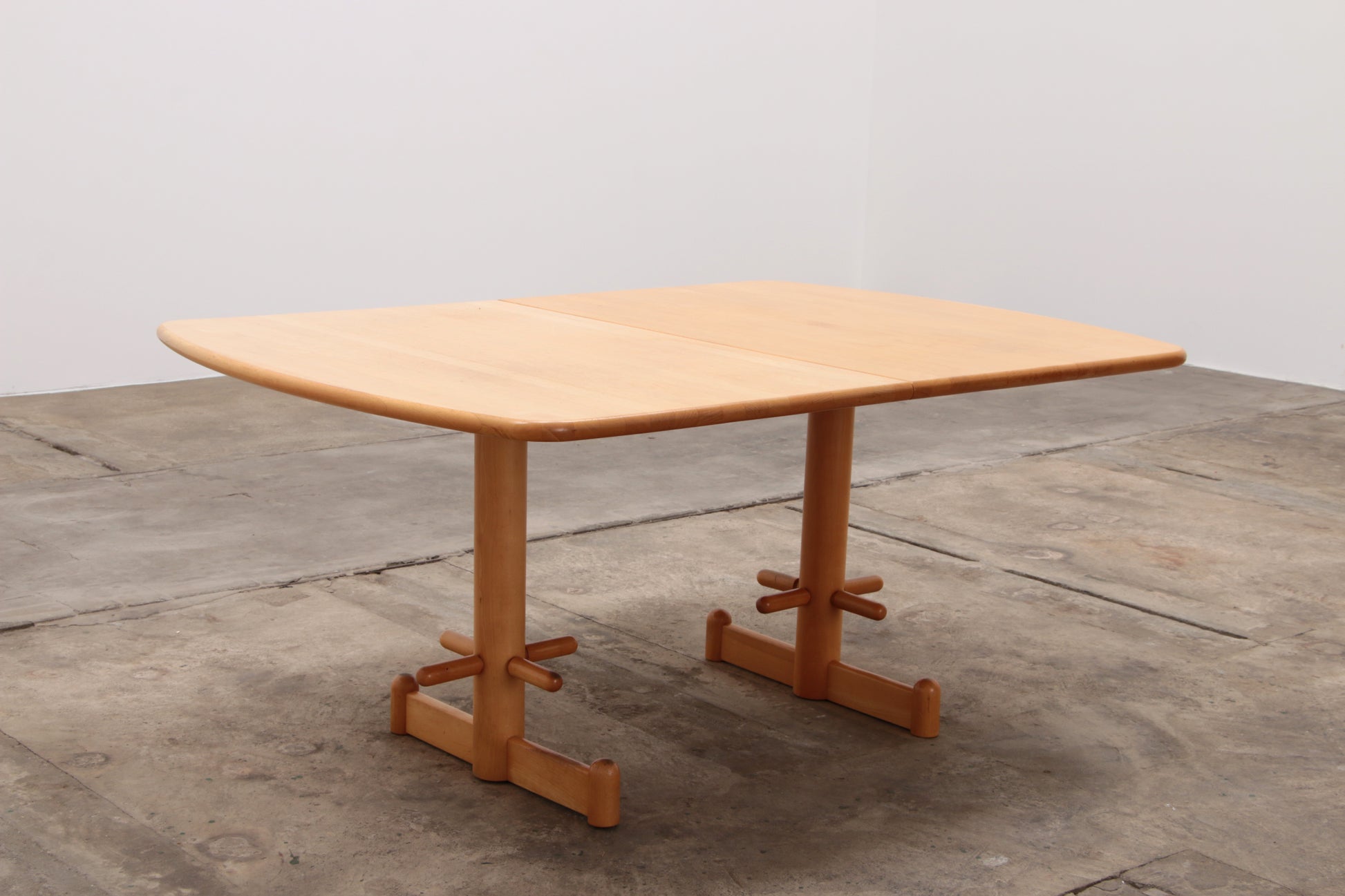 Stokke Eetkamerset grote tafel met 8 stoelen ontwerp Peter Opsvik,1990