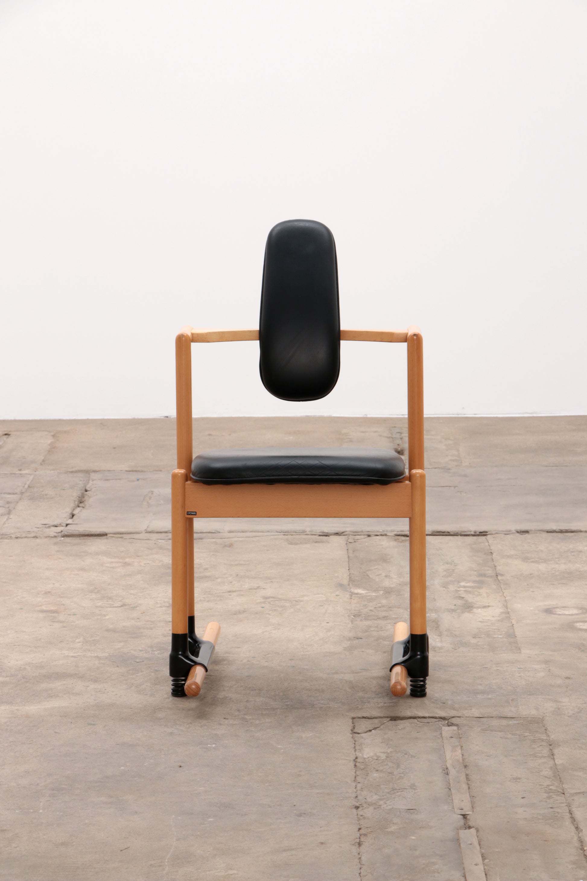 Stokke Eetkamerset grote tafel met 8 stoelen ontwerp Peter Opsvik,1990