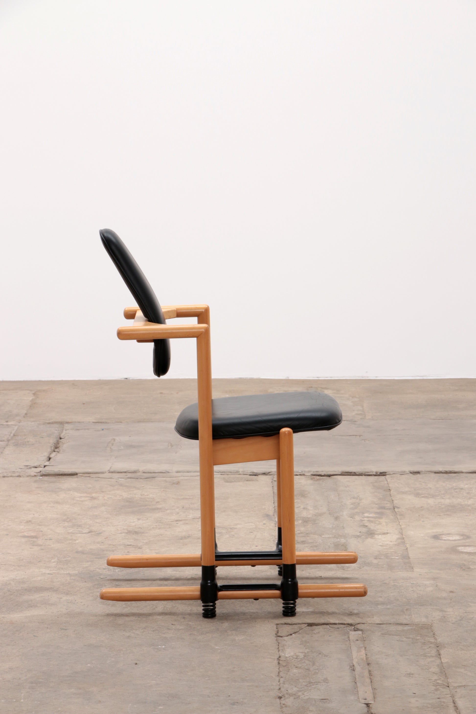 Stokke Eetkamerset grote tafel met 8 stoelen ontwerp Peter Opsvik,1990
