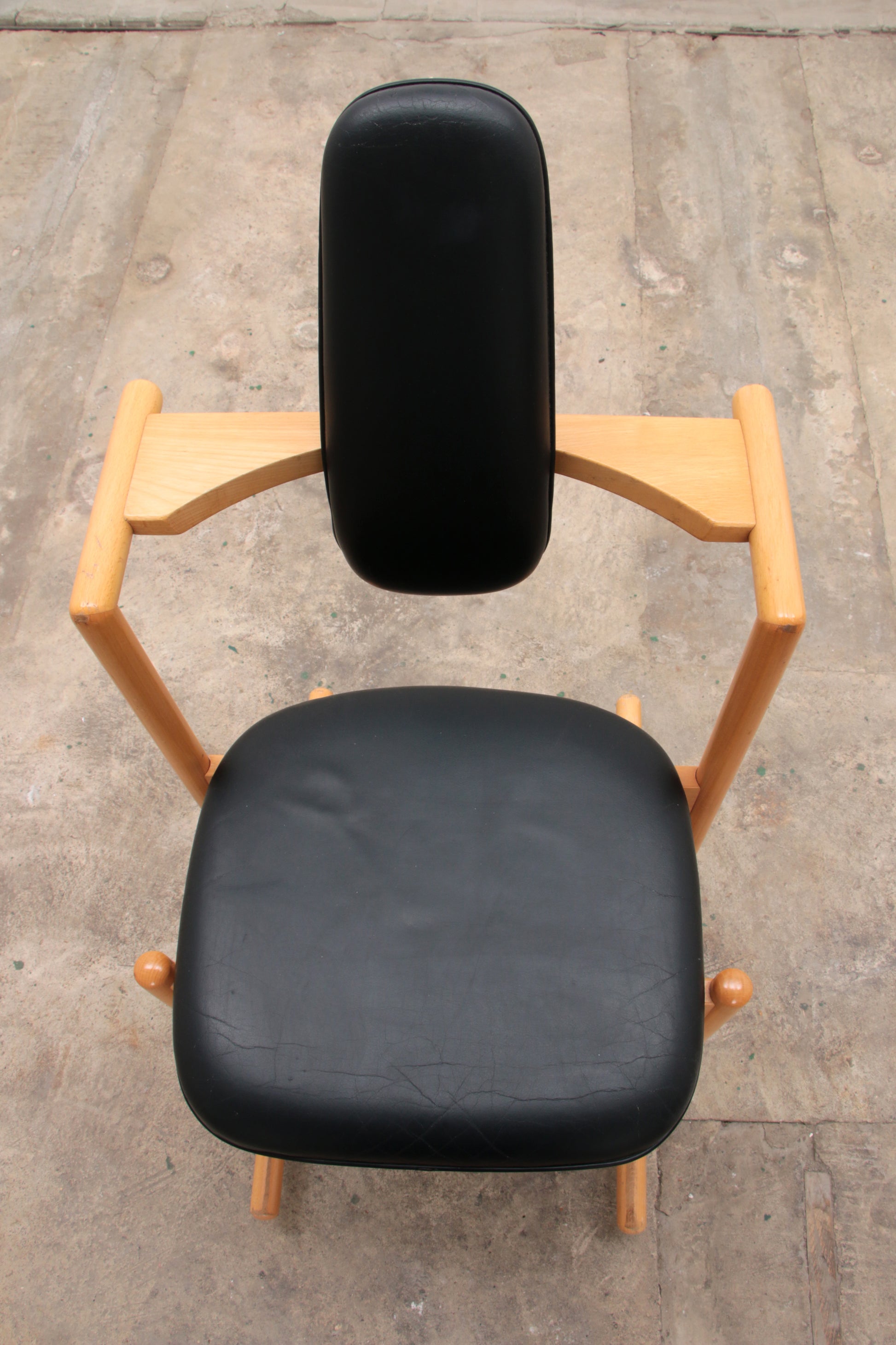 Stokke Eetkamerset grote tafel met 8 stoelen ontwerp Peter Opsvik,1990