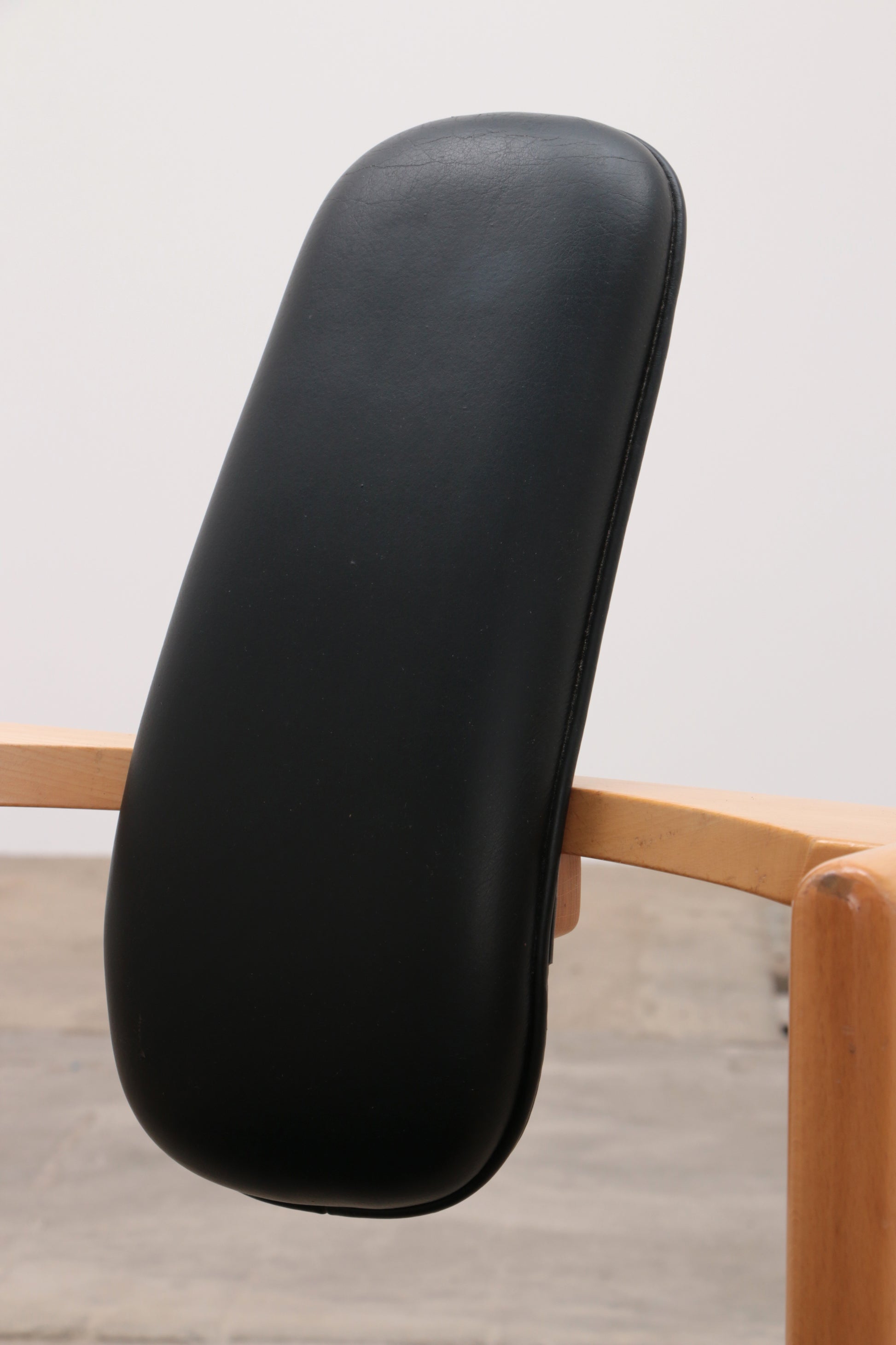 Stokke Eetkamerset grote tafel met 8 stoelen ontwerp Peter Opsvik,1990