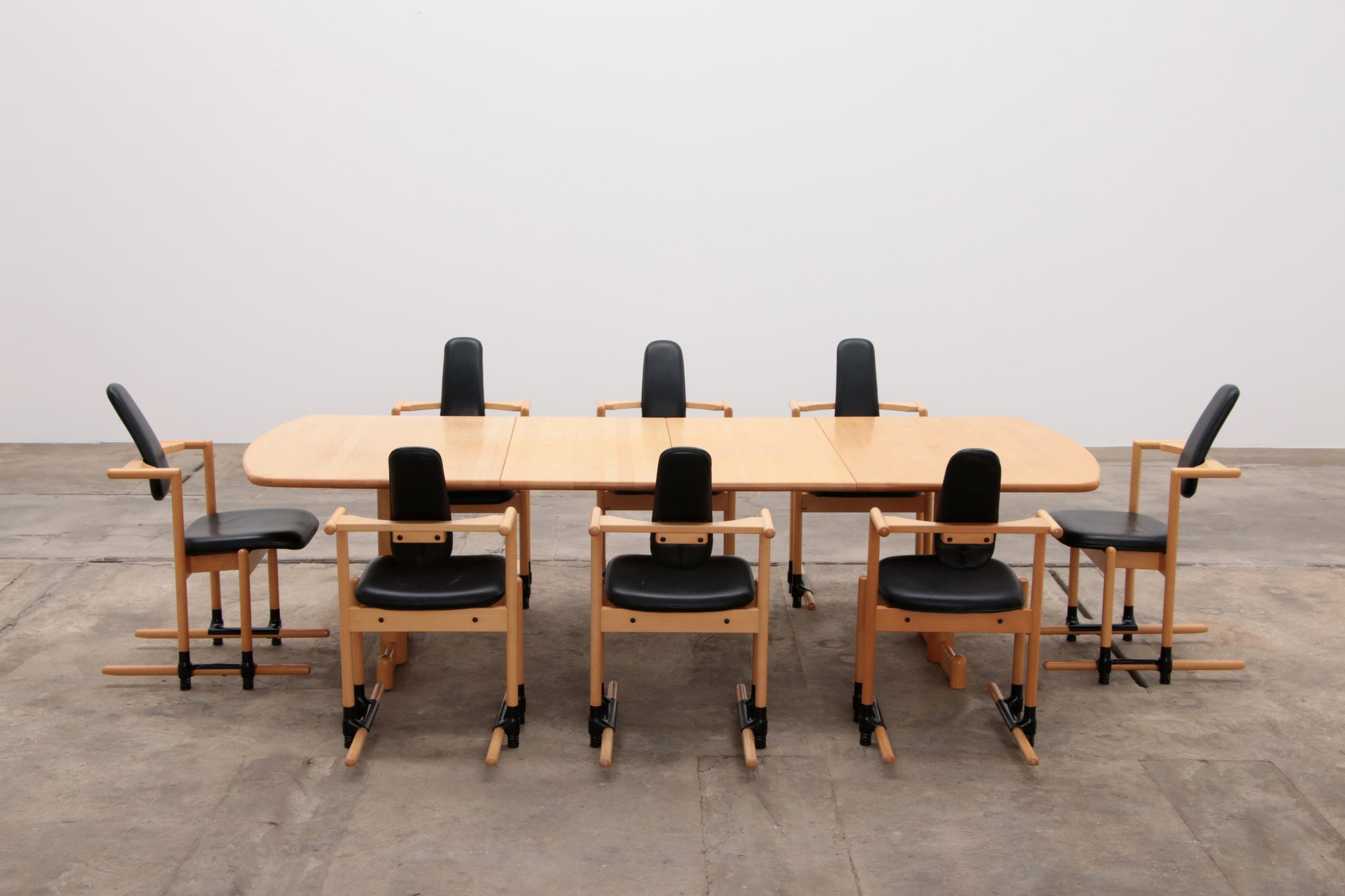 Stokke Eetkamerset grote tafel met 8 stoelen ontwerp Peter Opsvik,1990