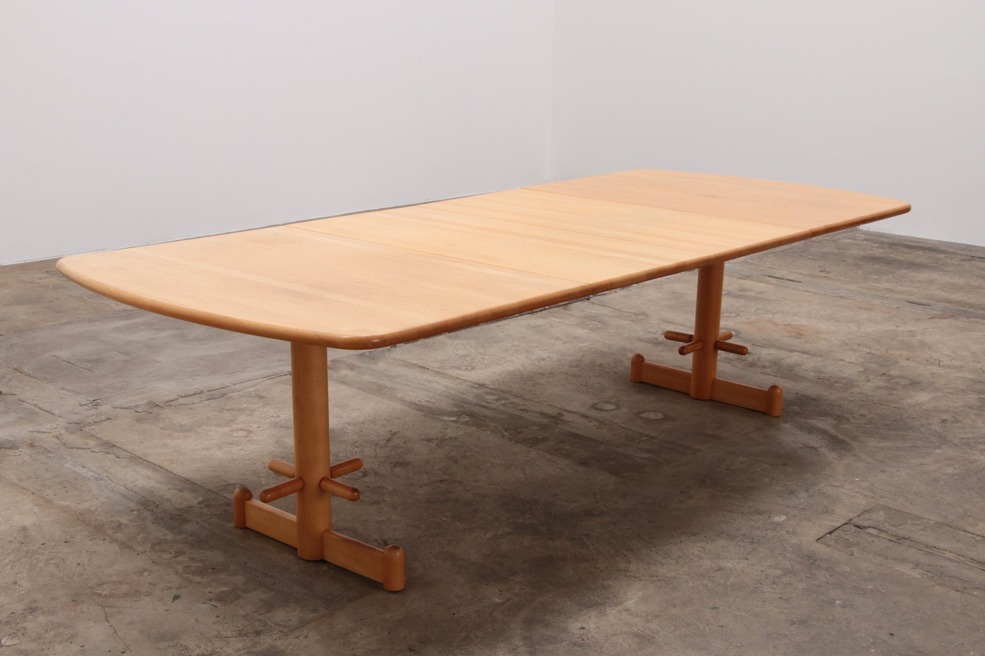 Stokke Eetkamerset grote tafel met 8 stoelen ontwerp Peter Opsvik,1990