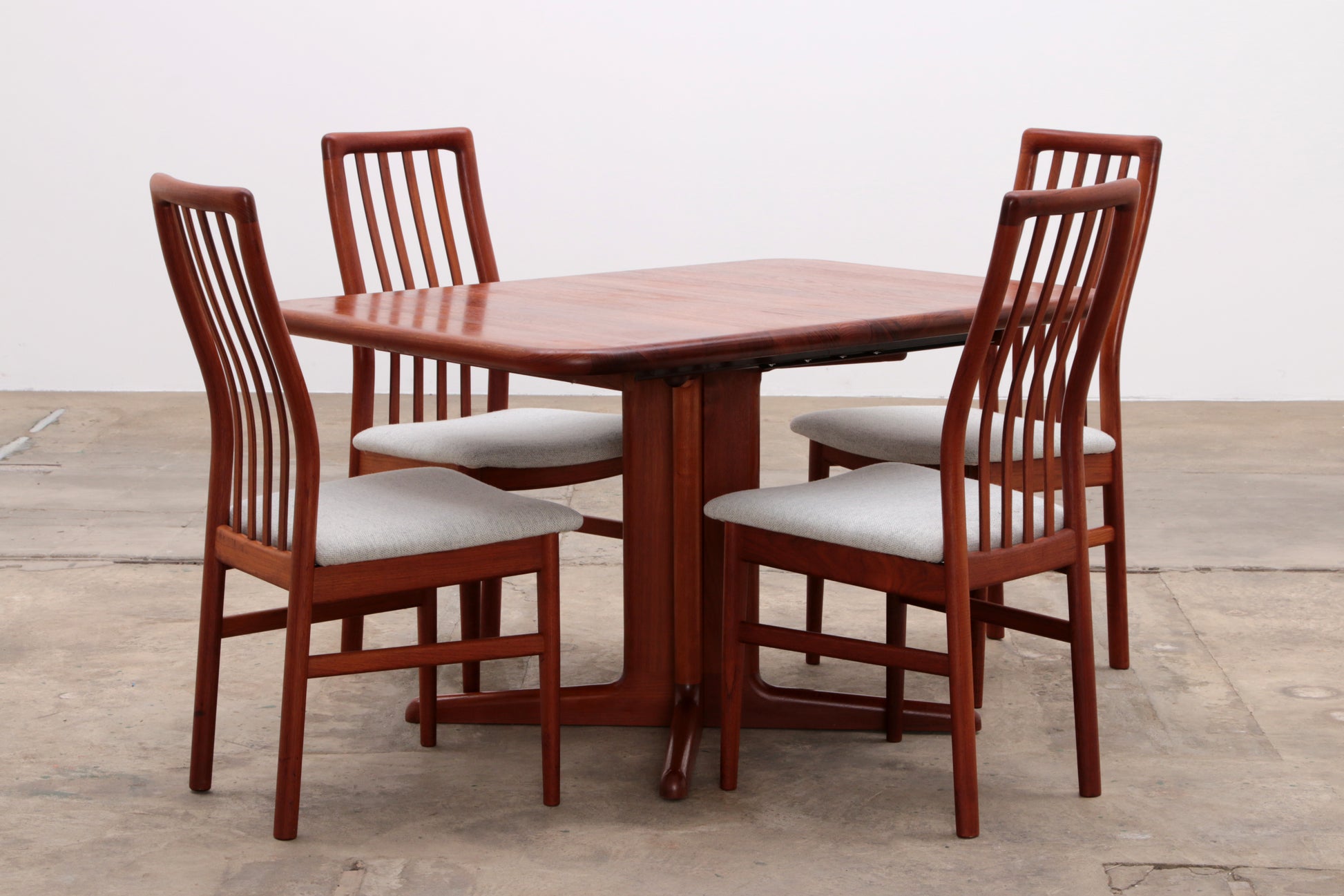 Deense set 4 stoelen Kai Kristiansen en een tafel van Korup,1960 Denemarken.