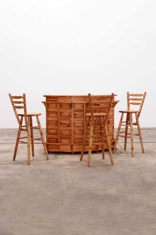 Mid-Century Houten  Bar met 3 Barstoelen Brutalistische stijl jaren70s.