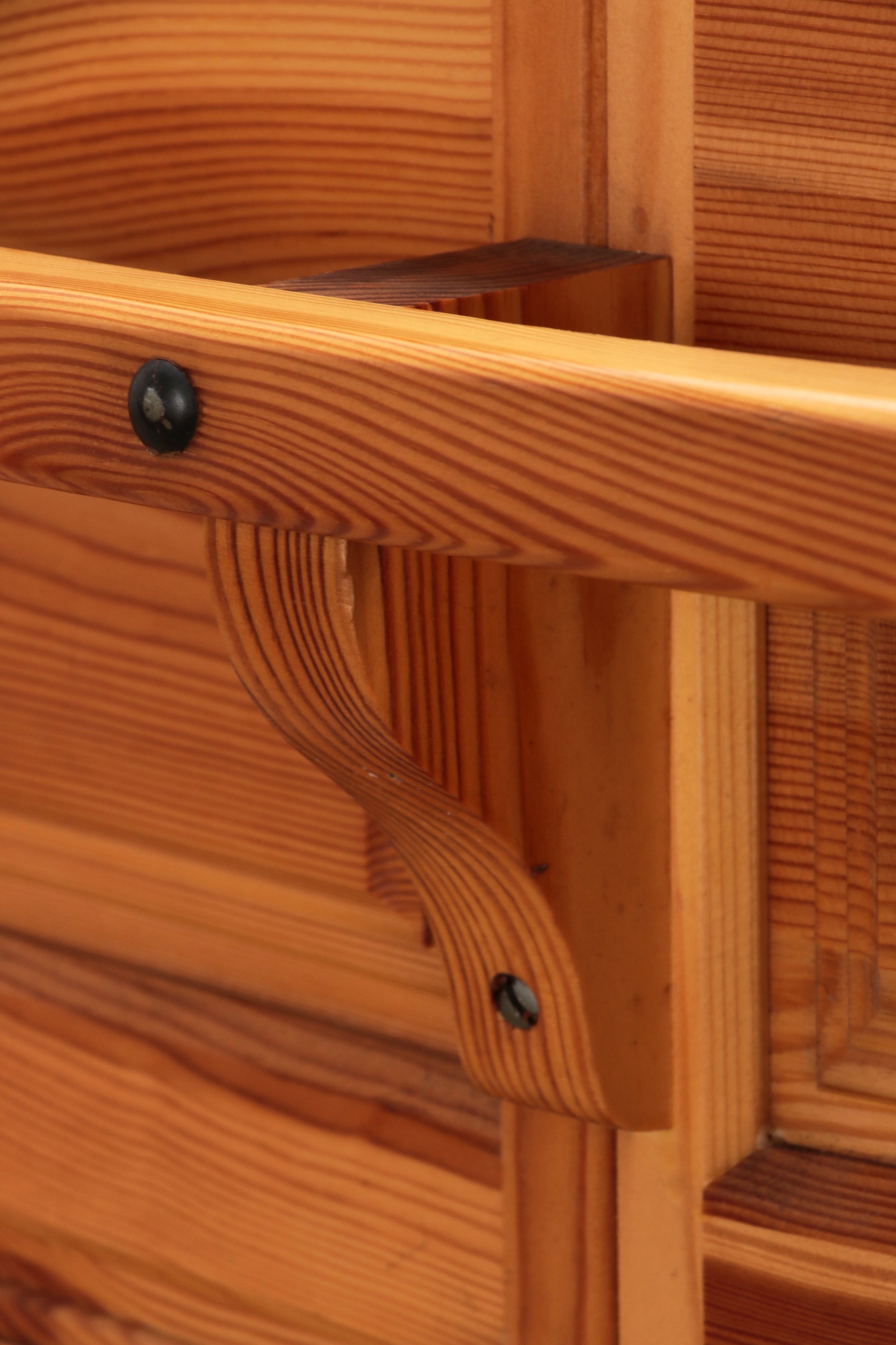 Mid-Century Houten  Bar met 3 Barstoelen Brutalistische stijl jaren70s.