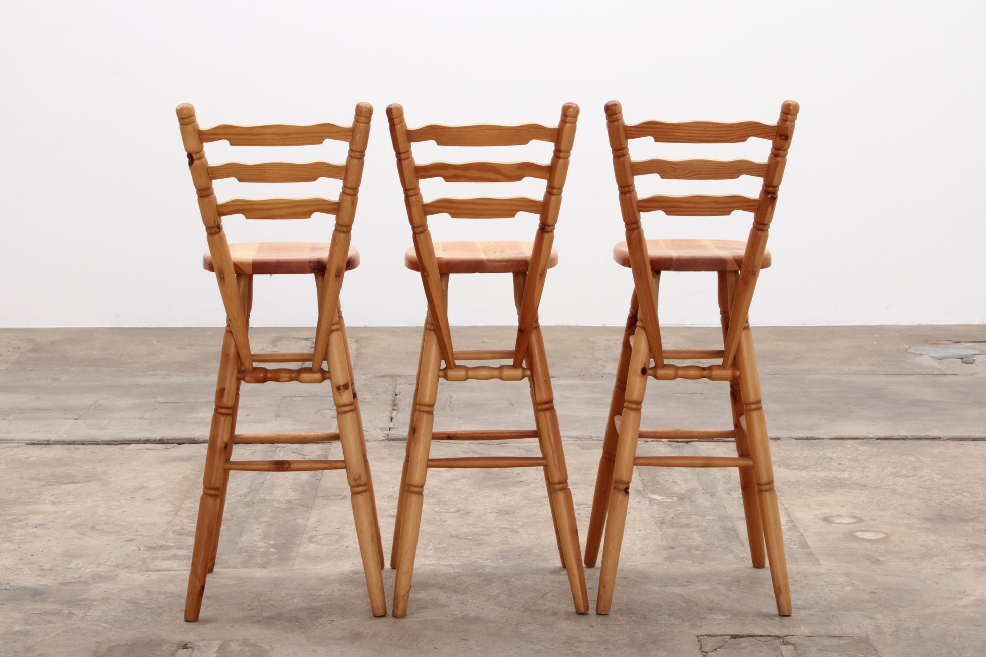 Mid-Century Houten  Bar met 3 Barstoelen Brutalistische stijl jaren70s.