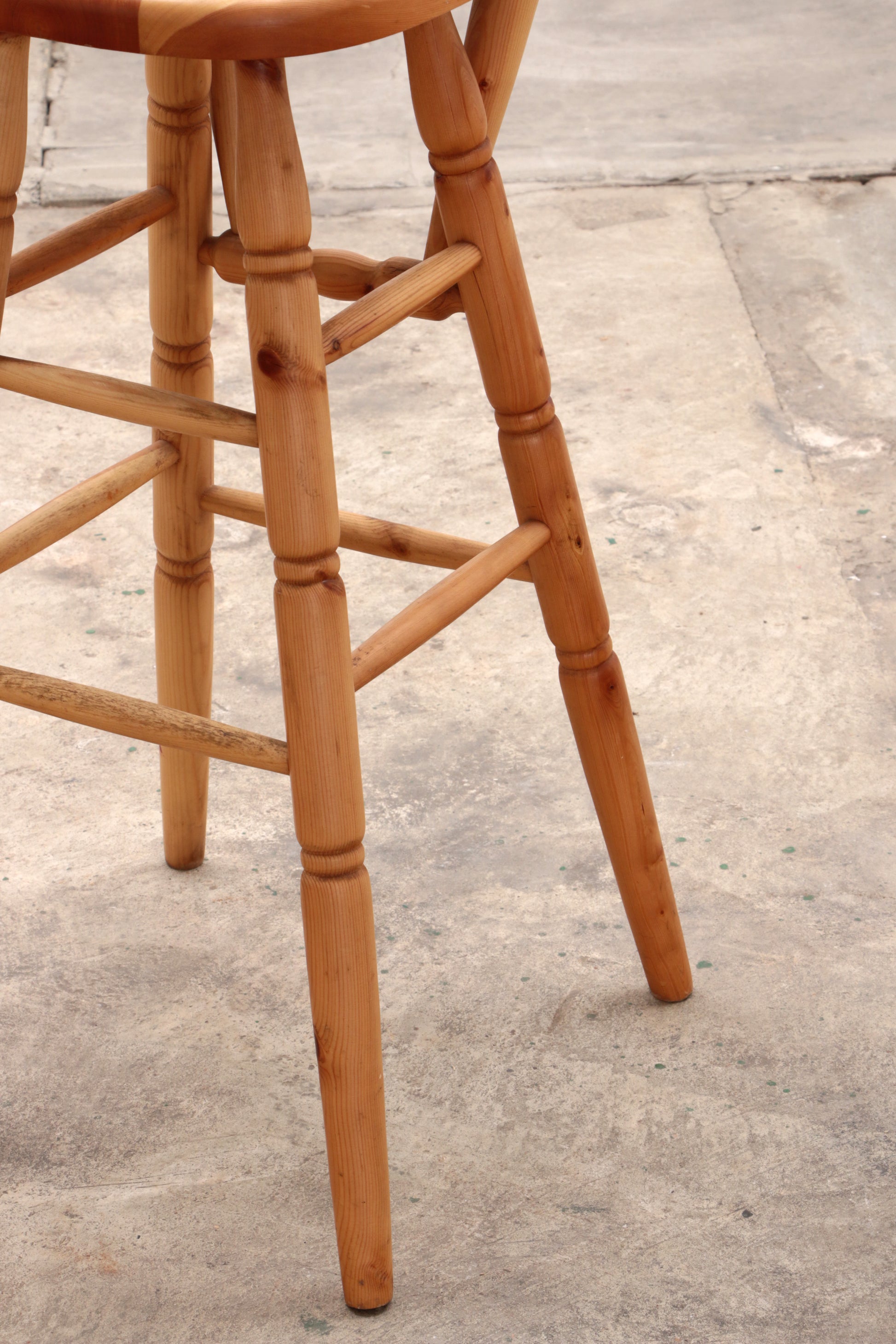 Mid-Century Houten  Bar met 3 Barstoelen Brutalistische stijl jaren70s.