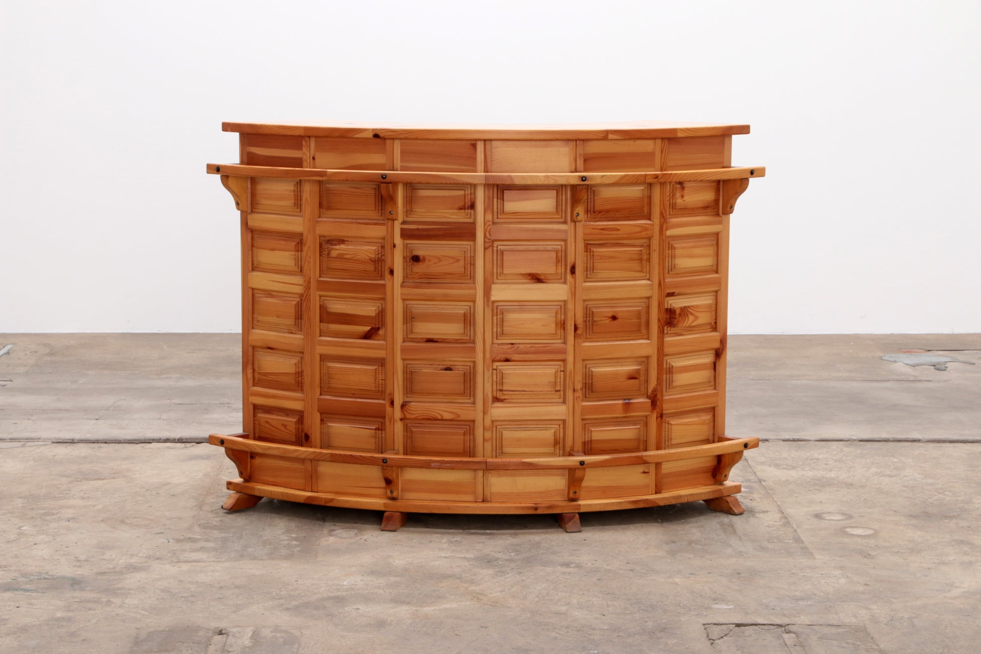 Mid-Century Houten  Bar met 3 Barstoelen Brutalistische stijl jaren70s.