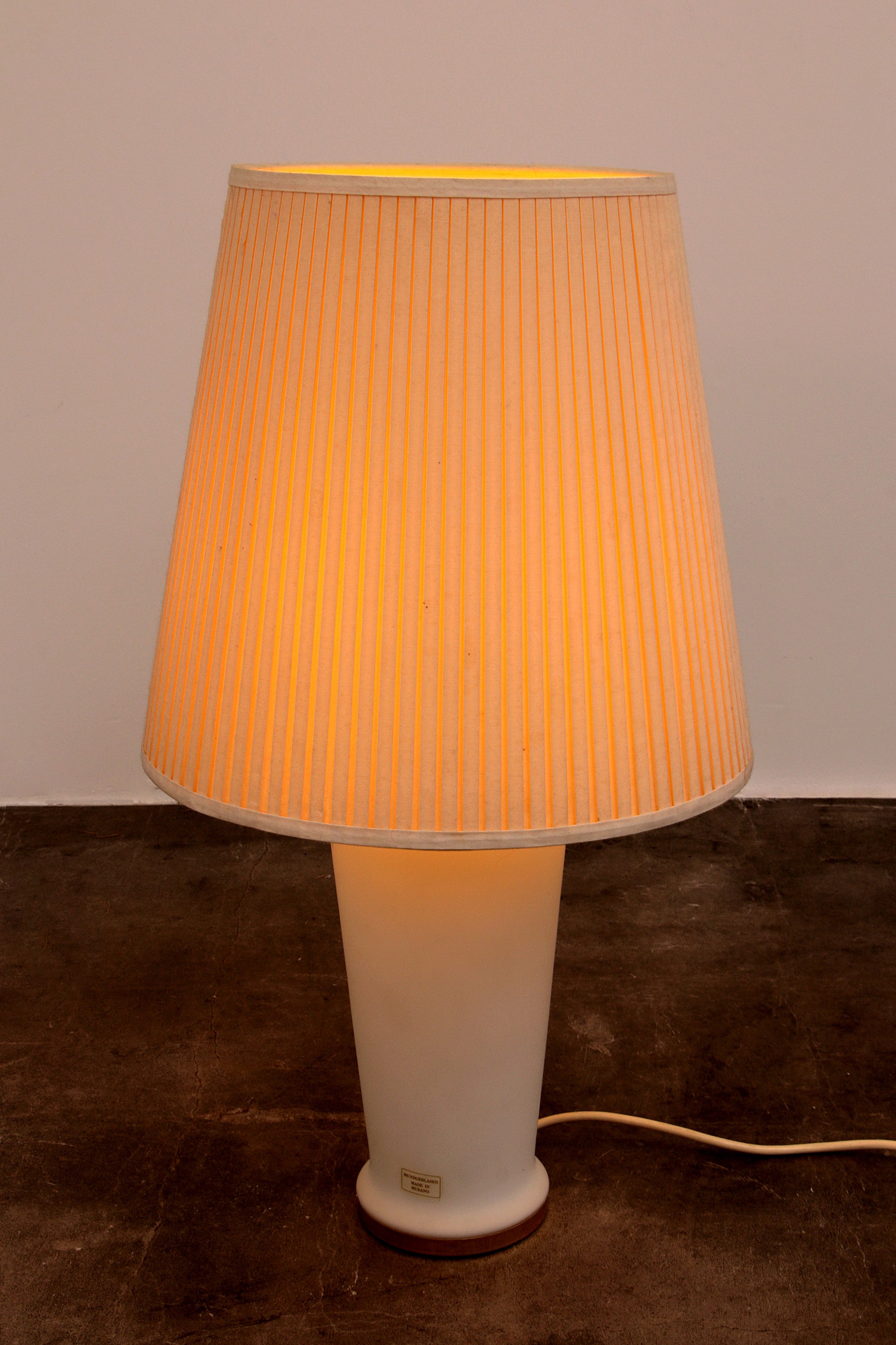 Witte Glazen Tafellamp Hollywood Regency Stijl met Pliché Kap