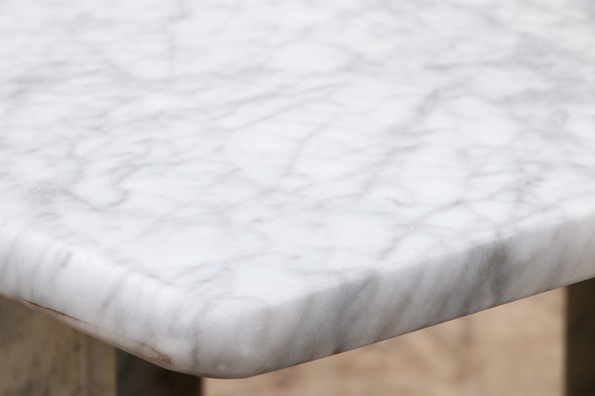Italiaanse Marmeren salontafel tijdloos design uit de jaren 70