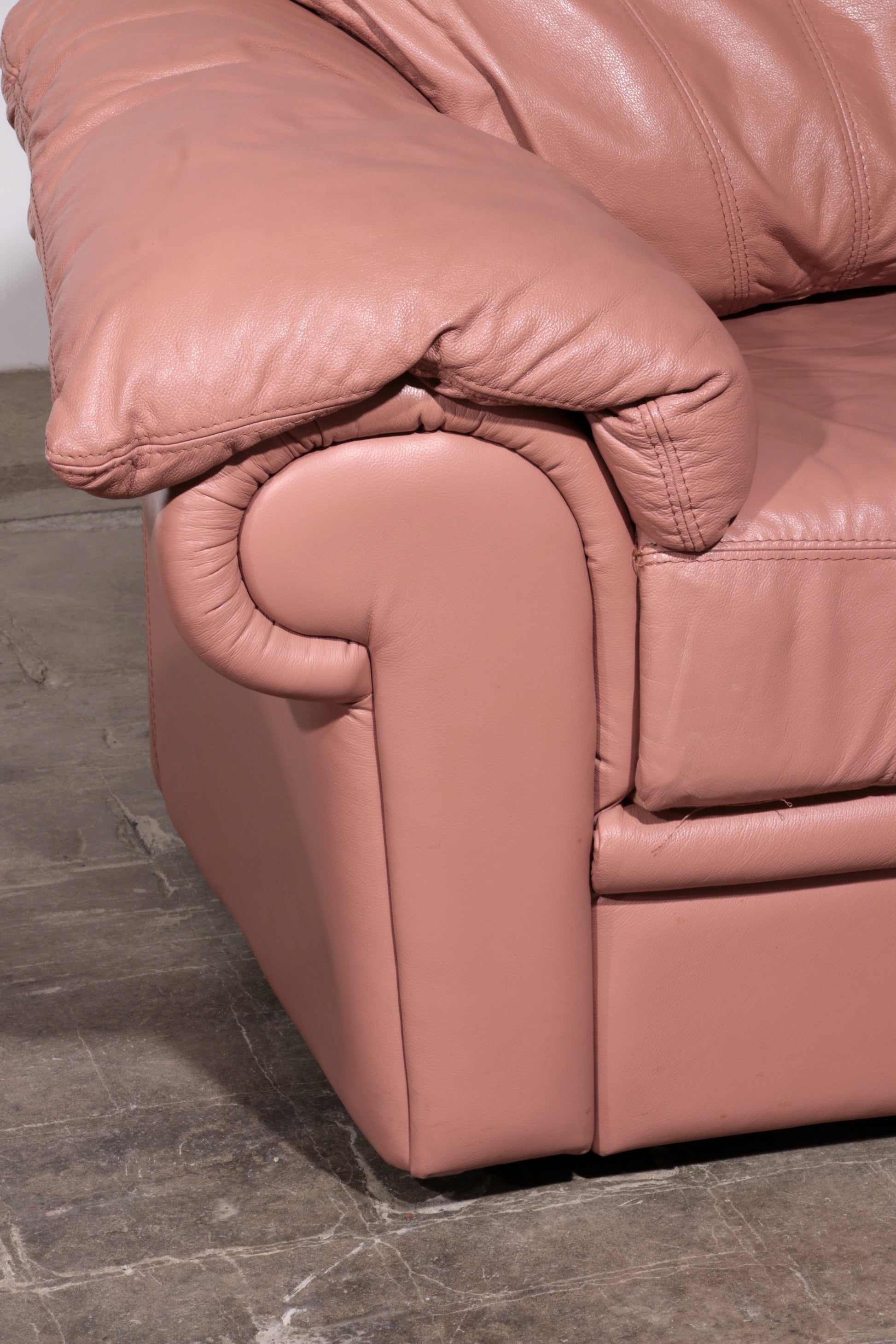 Vintage Italian Lounge Set – 4-Piece Rose Pink Leather (1970s)
