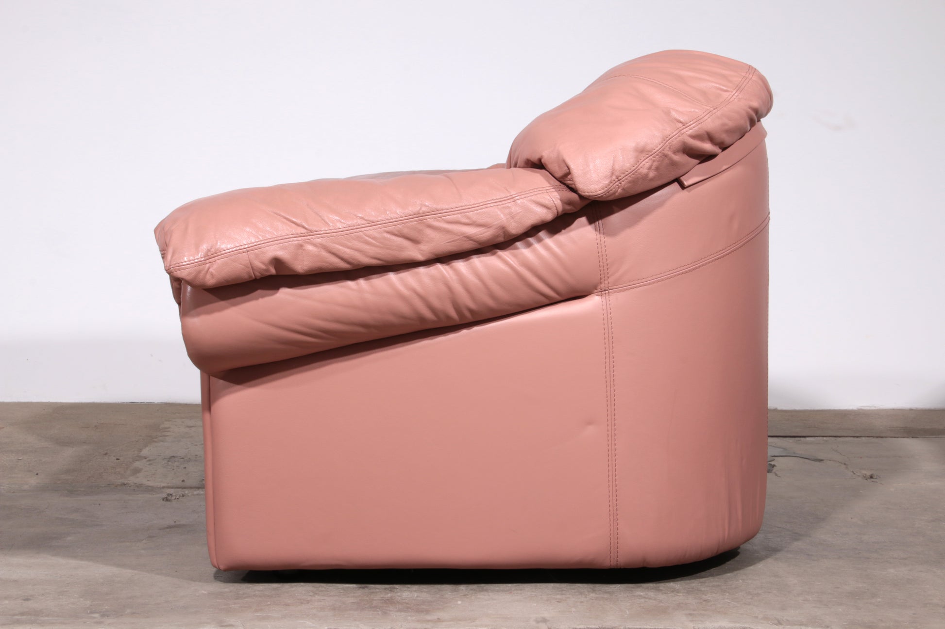Vintage Italian Lounge Set – 4-Piece Rose Pink Leather (1970s)