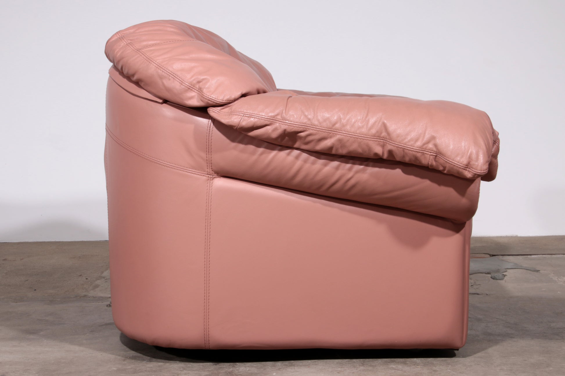 Vintage Italian Lounge Set – 4-Piece Rose Pink Leather (1970s)
