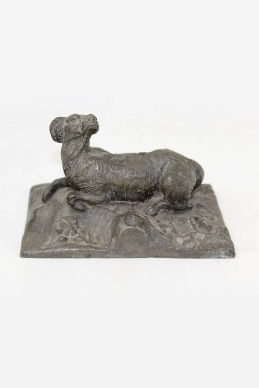 Mooi Bronzen jachthond in het veld gemaakt in de jaren60