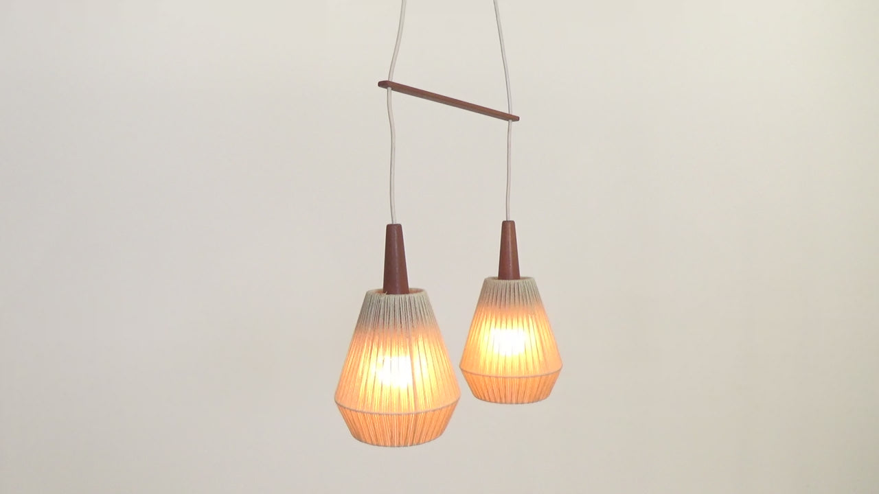 Vintage hanglamp met twee kapjes en teak,1960 Zweden
