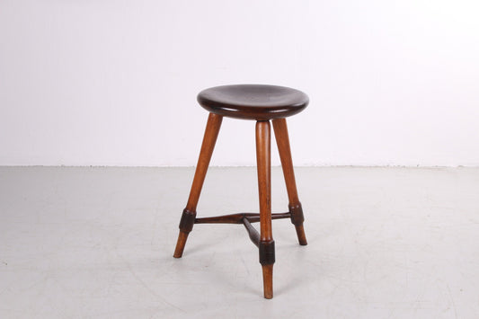 Zeer Oud Eiken Elegante kruk jaren 20 met een prachtige patina voorkant