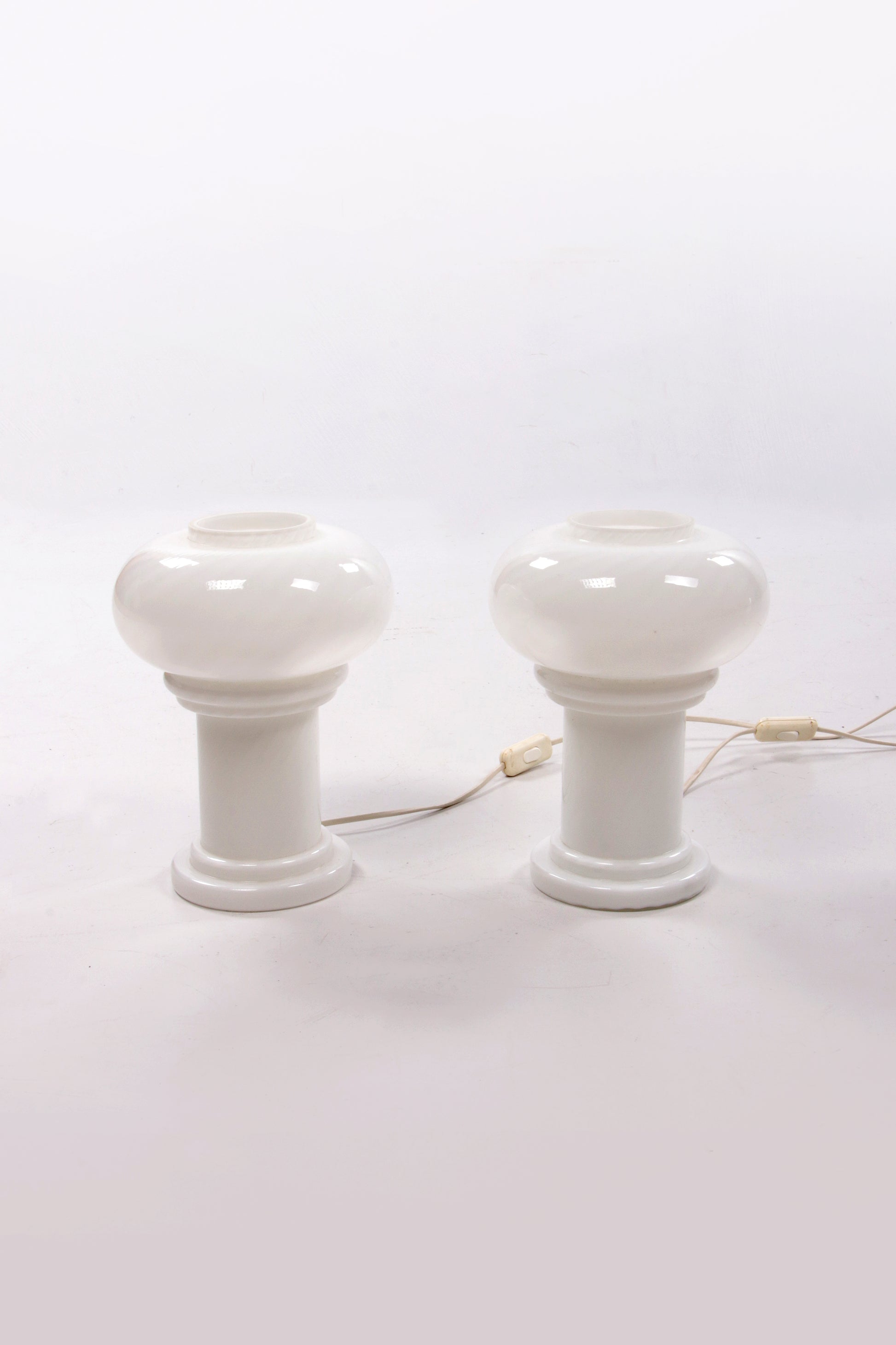 Vintage Set van 2 Opaline glazen lampjes,1960 Duitsland.