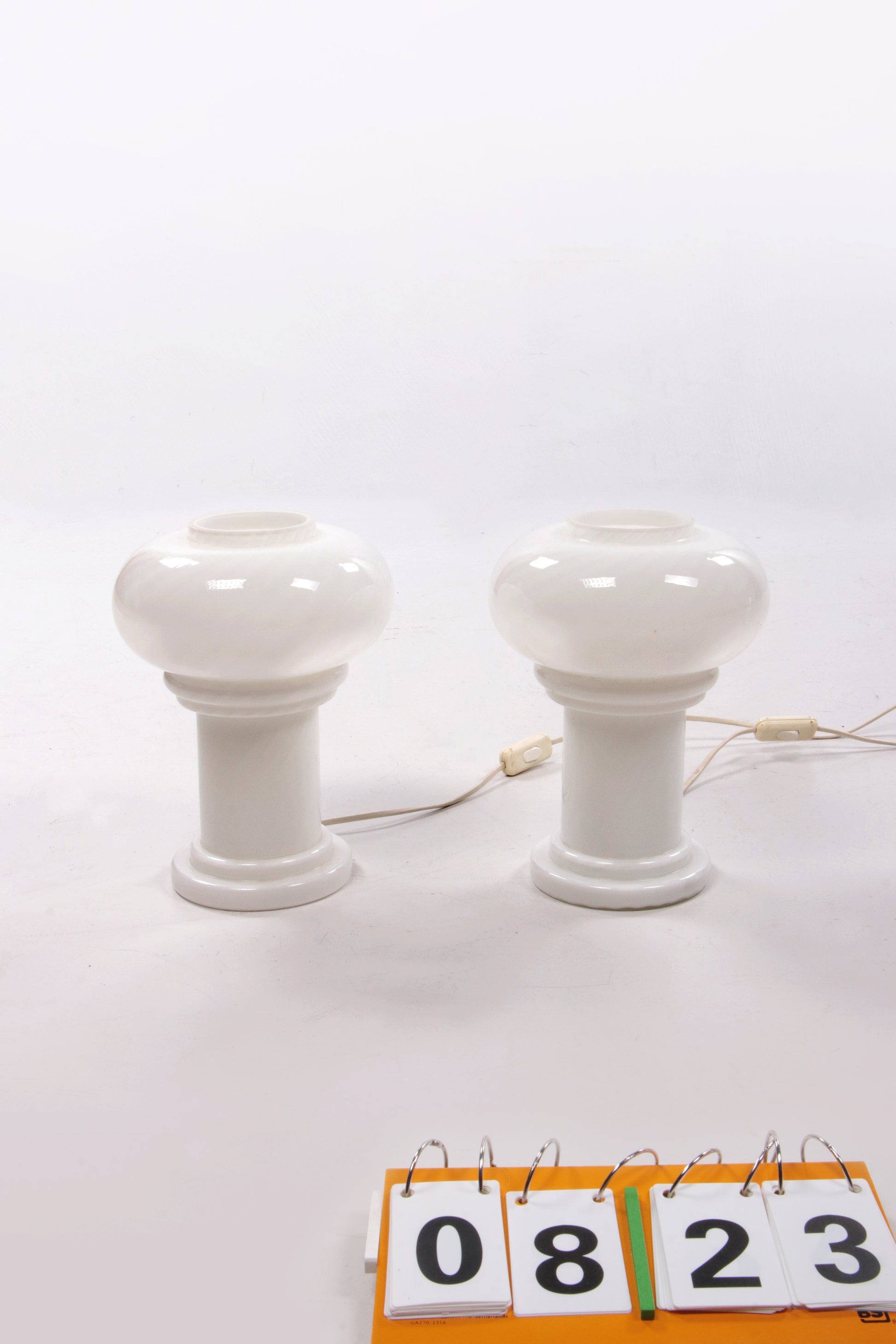 Vintage Set van 2 Opaline glazen lampjes,1960 Duitsland.