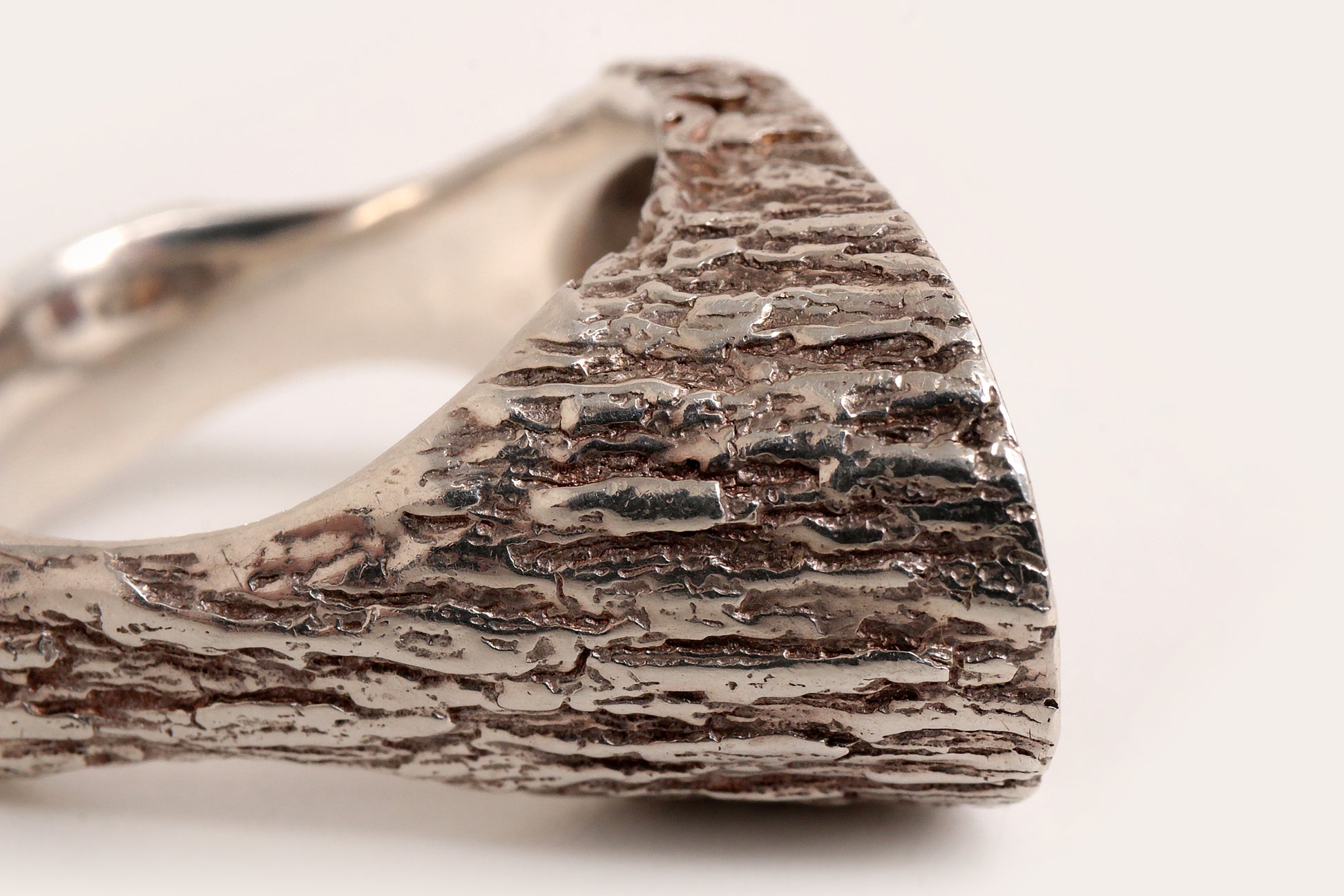 Zilveren ring hand gesmeed Alexander van den Hoven,Nederland