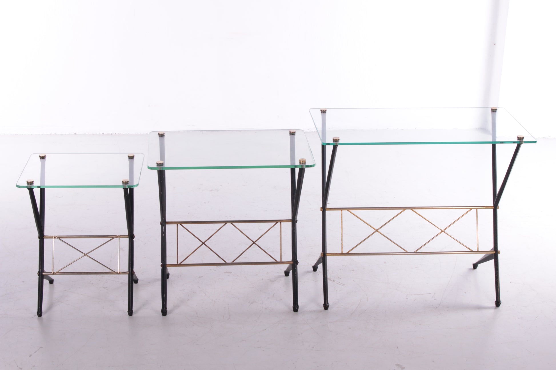 Angelo Ostuni Set van 3 bijzettafels, Italy 1950 voorkant