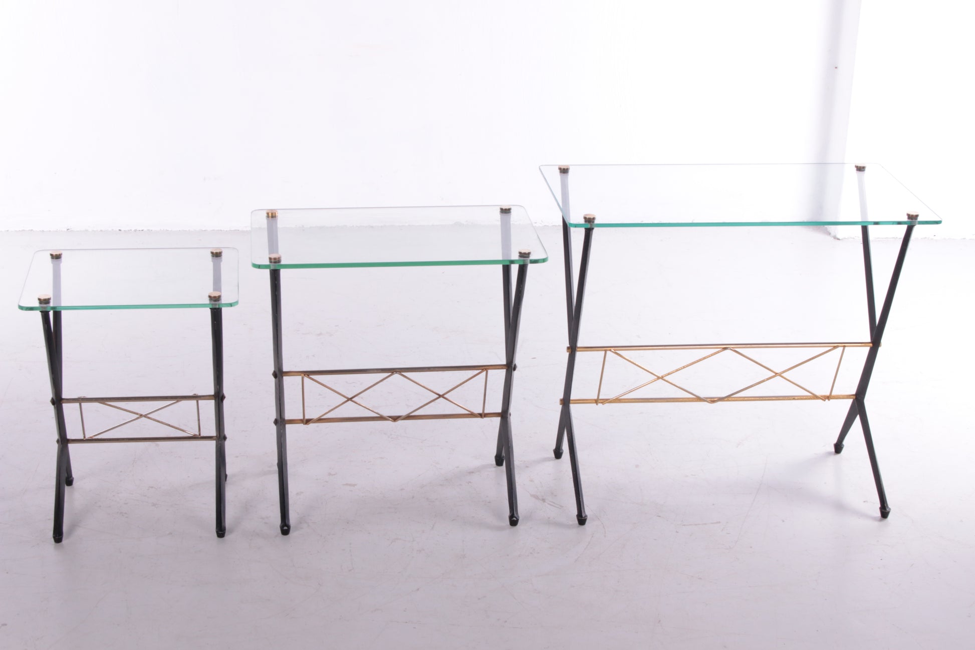 Angelo Ostuni Set van 3 bijzettafels, Italy 1950 achterkant