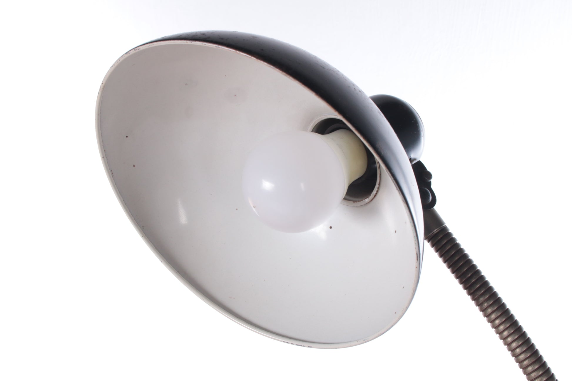 Kaiser idell Bureaulamp Model 6740 door Christiaan Dell detail binnenkant lampekap