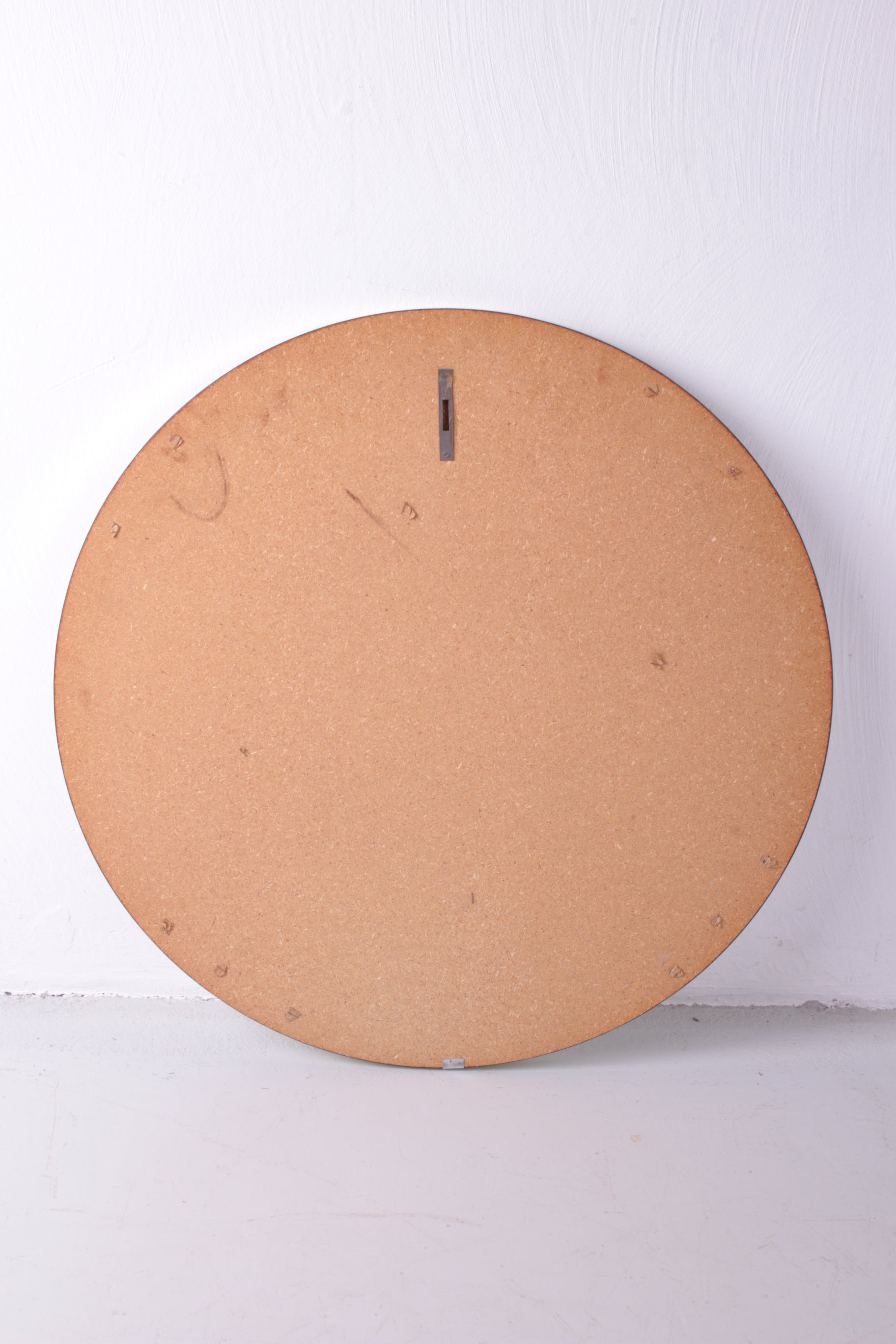 Grote wandspiegel met goud gekleurde rand