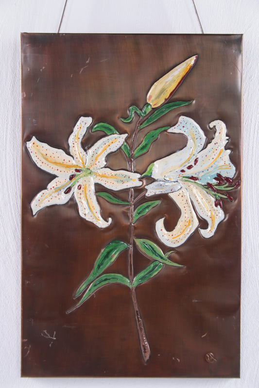 Koperen Wanddecoratie met Emaille Lelies jaren60 voorkant